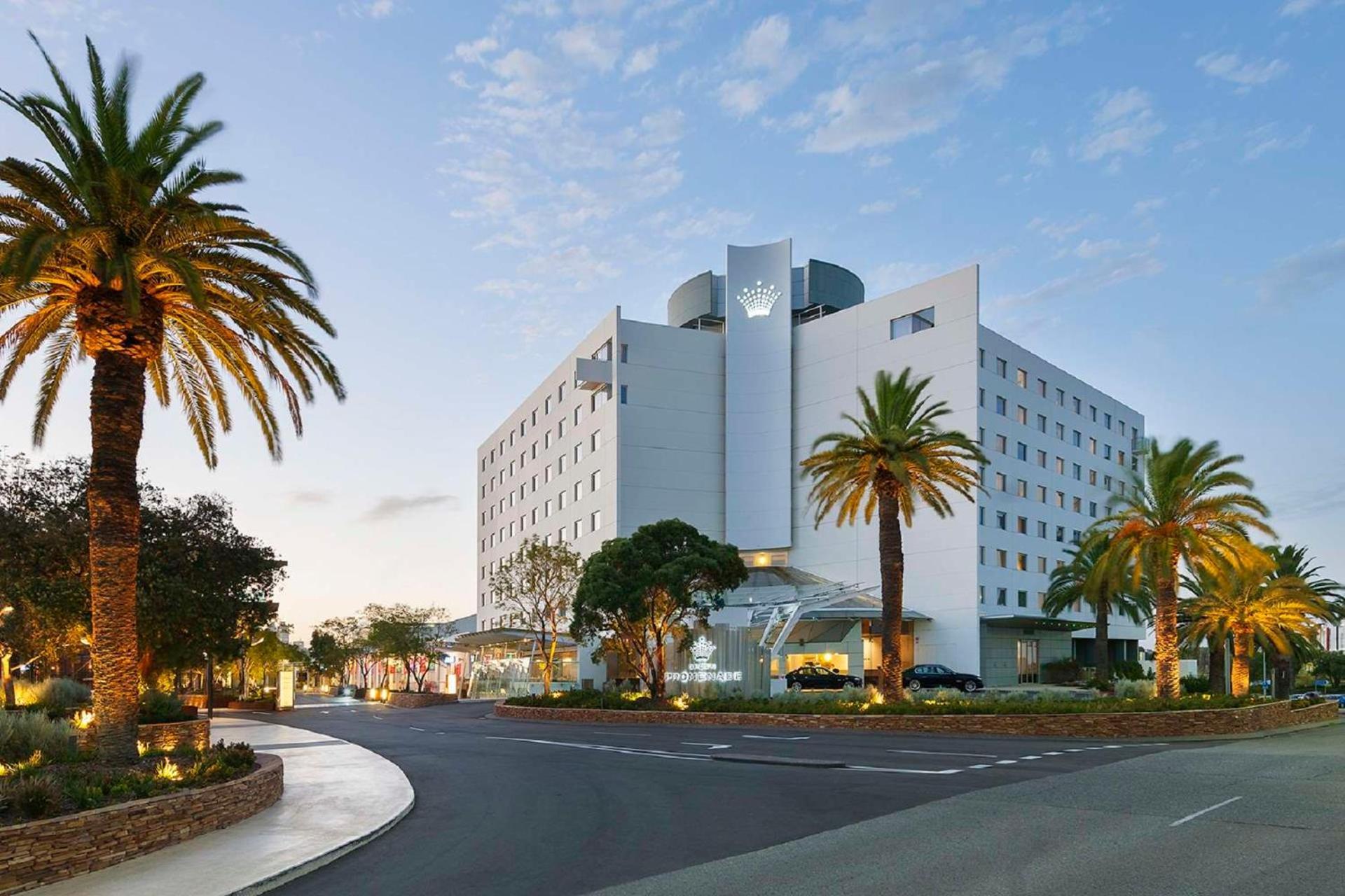 Hotel Crown Promenade 4*
