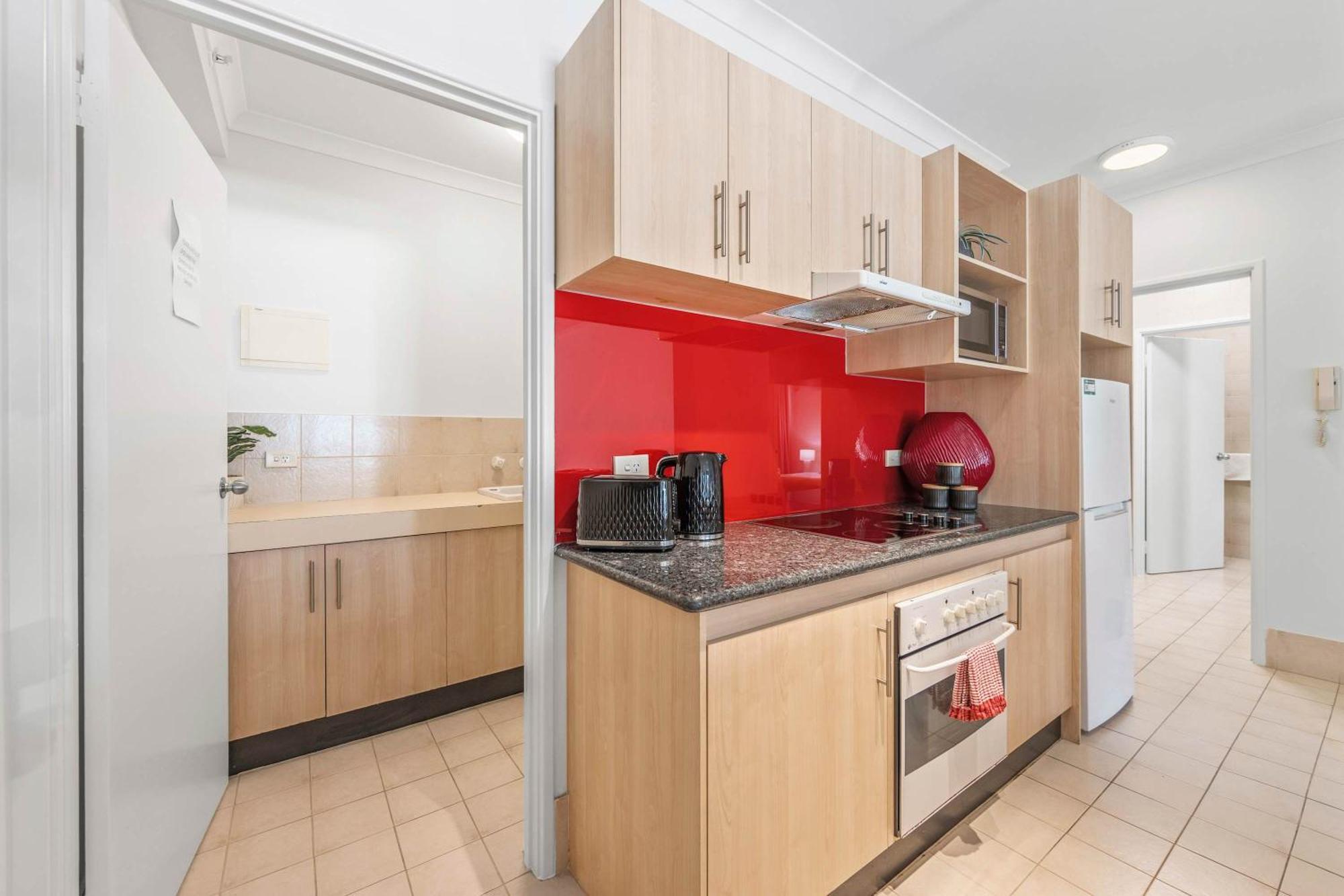 Convenient East With Free Parking Apartment Perth