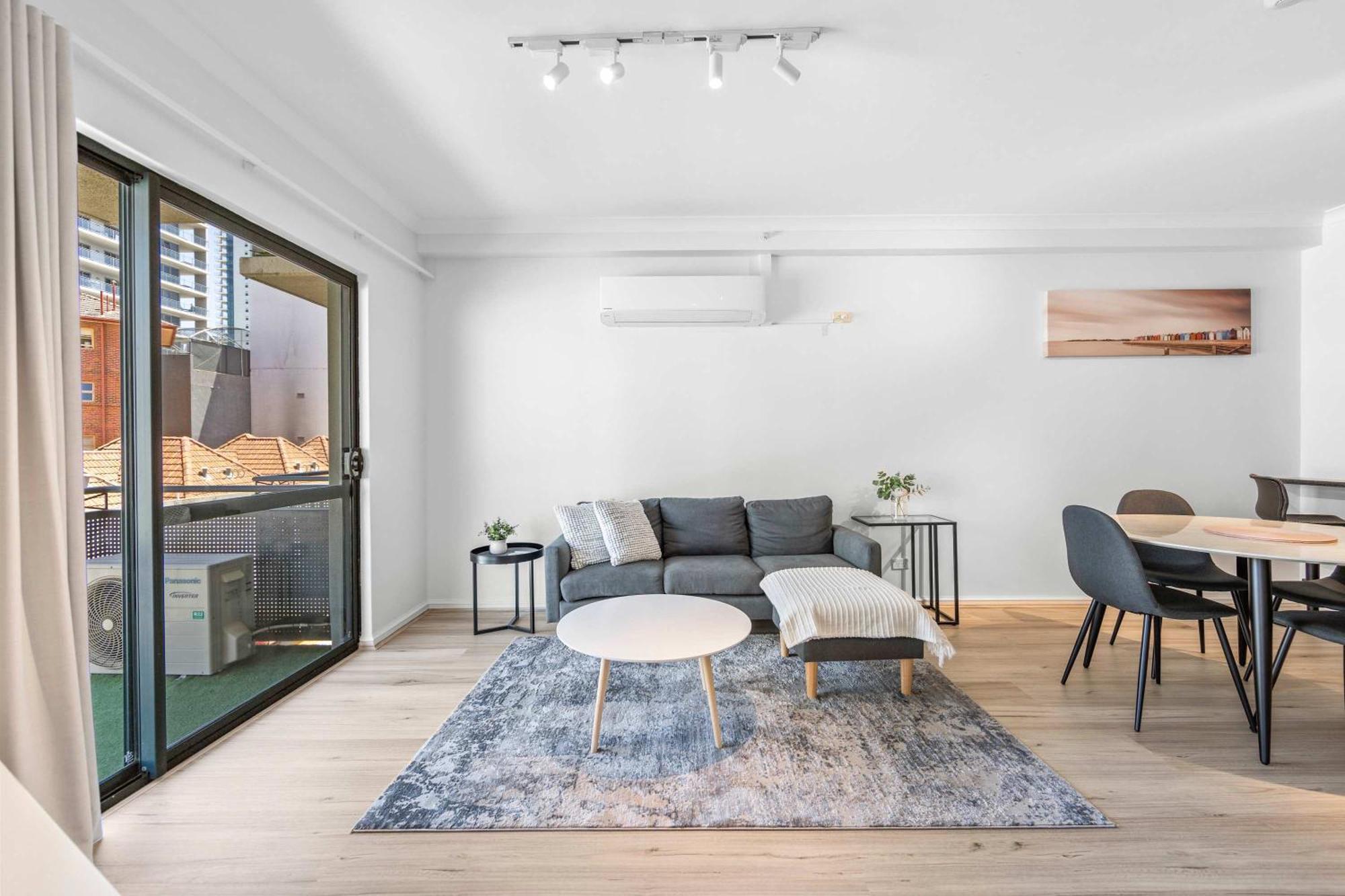 Apartment Convenient East With Free Parking *