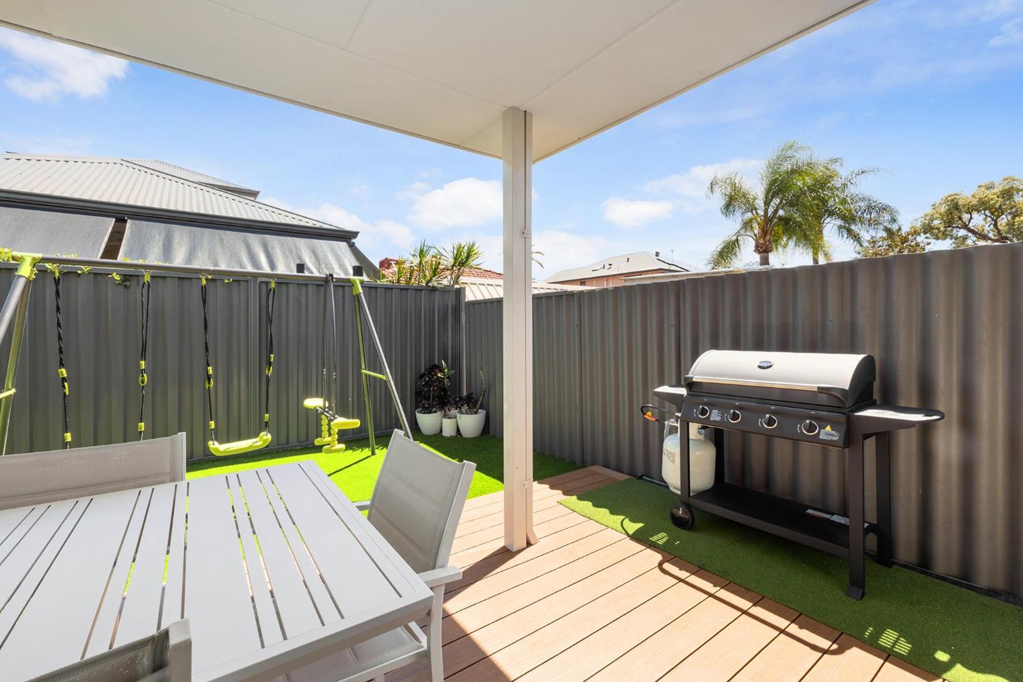 Family Friendly Close 2 Airport, Optus, Crown & Holiday home Perth