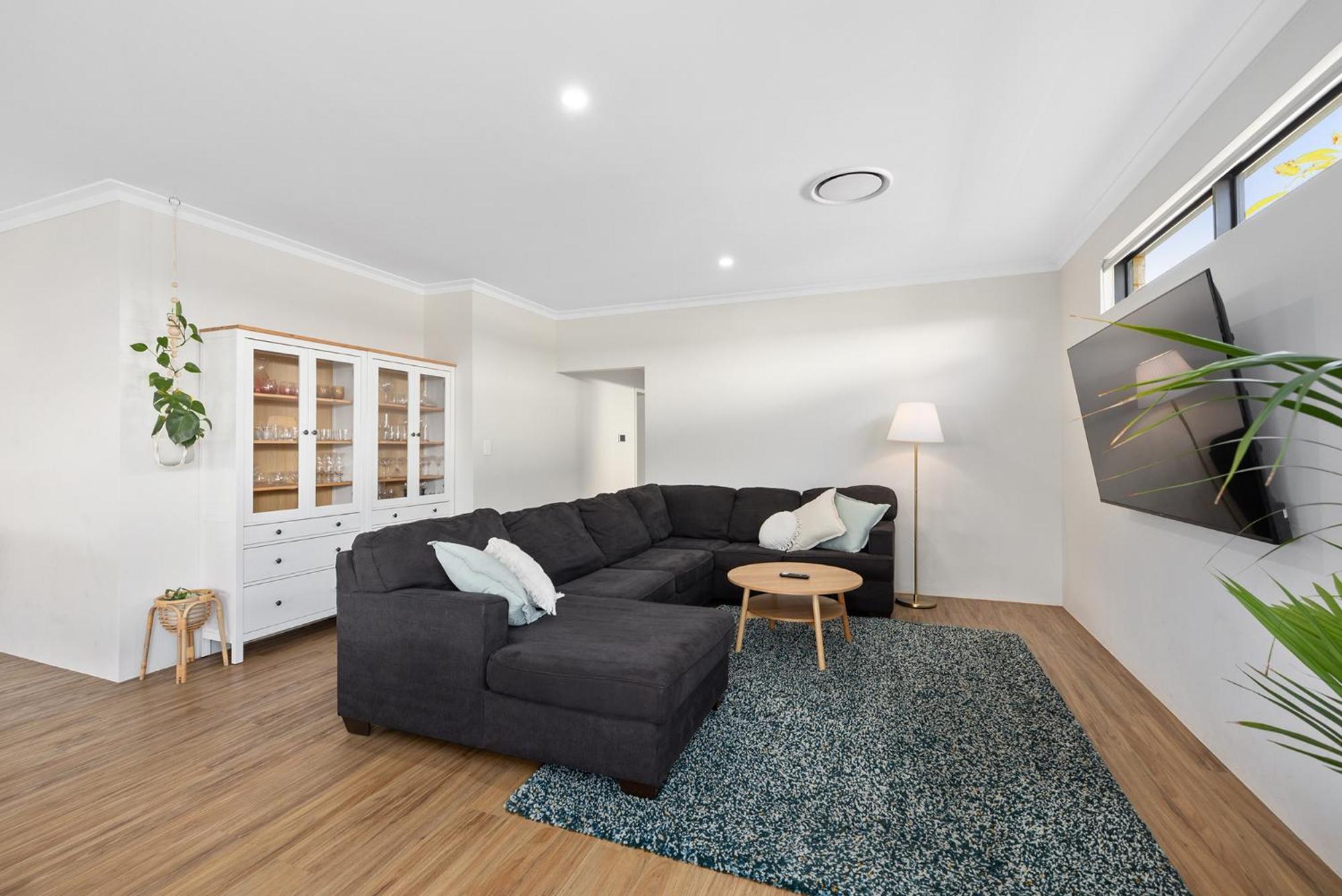 Holiday home Family Friendly Close 2 Airport, Optus, Crown &
