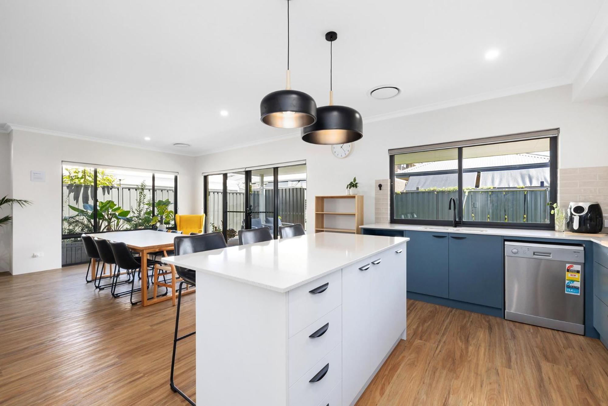 Holiday home Family Friendly Close 2 Airport, Optus, Crown & *