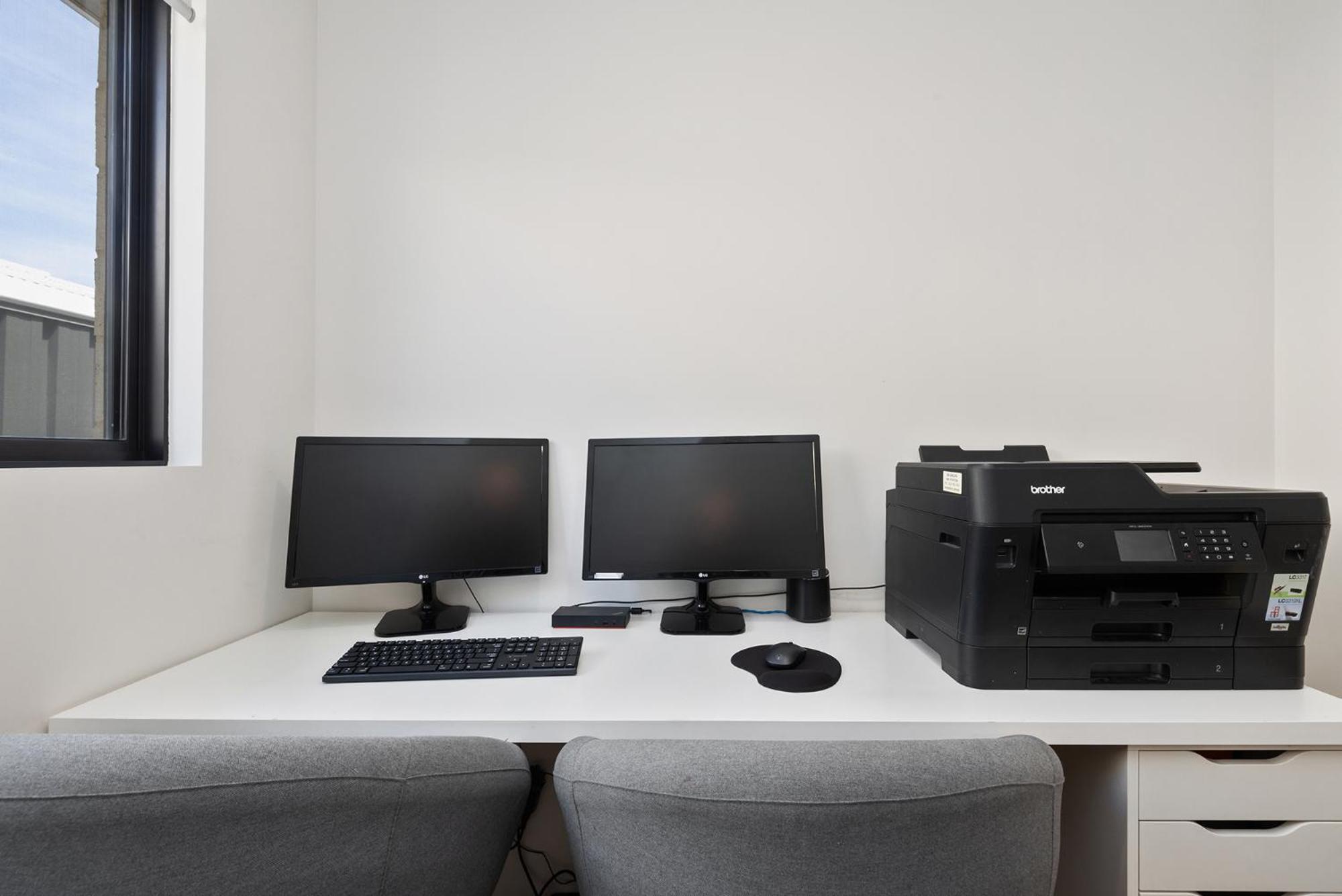 Family Friendly Close 2 Airport, Optus, Crown &