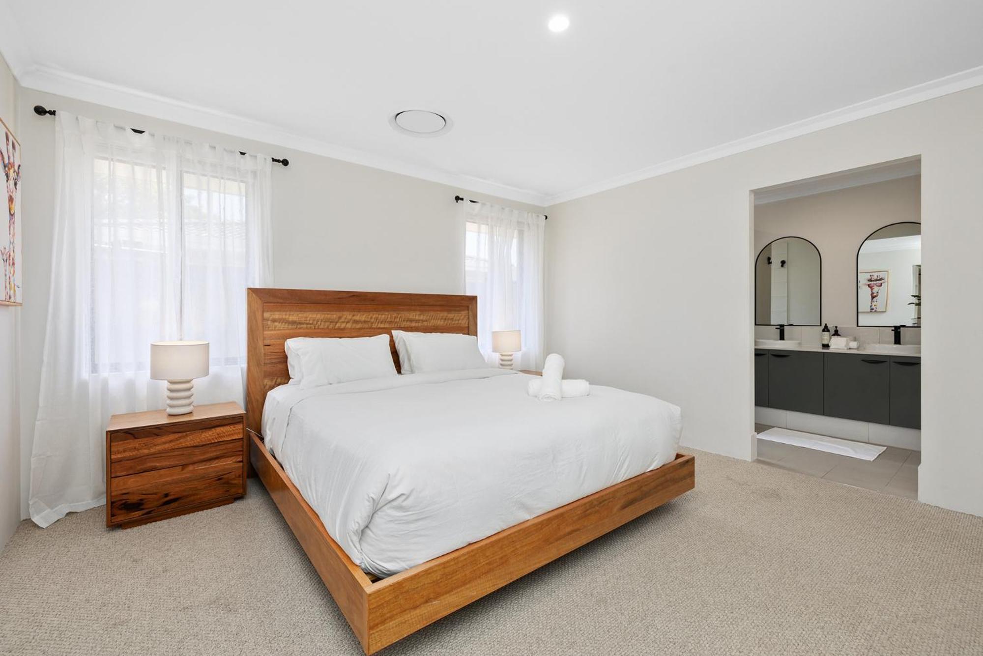Holiday home Family Friendly Close 2 Airport, Optus, Crown &