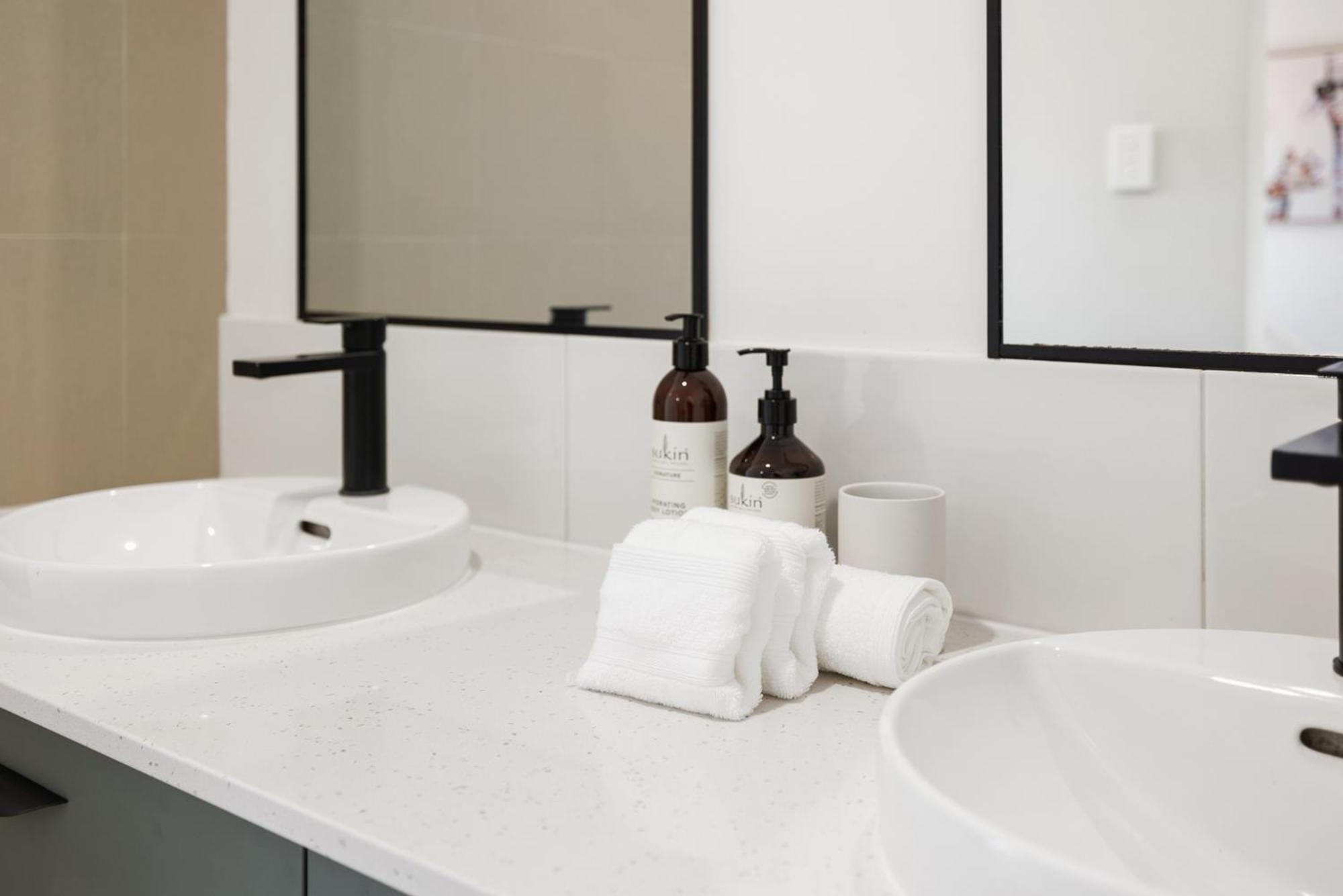 Holiday home Family Friendly Close 2 Airport, Optus, Crown &