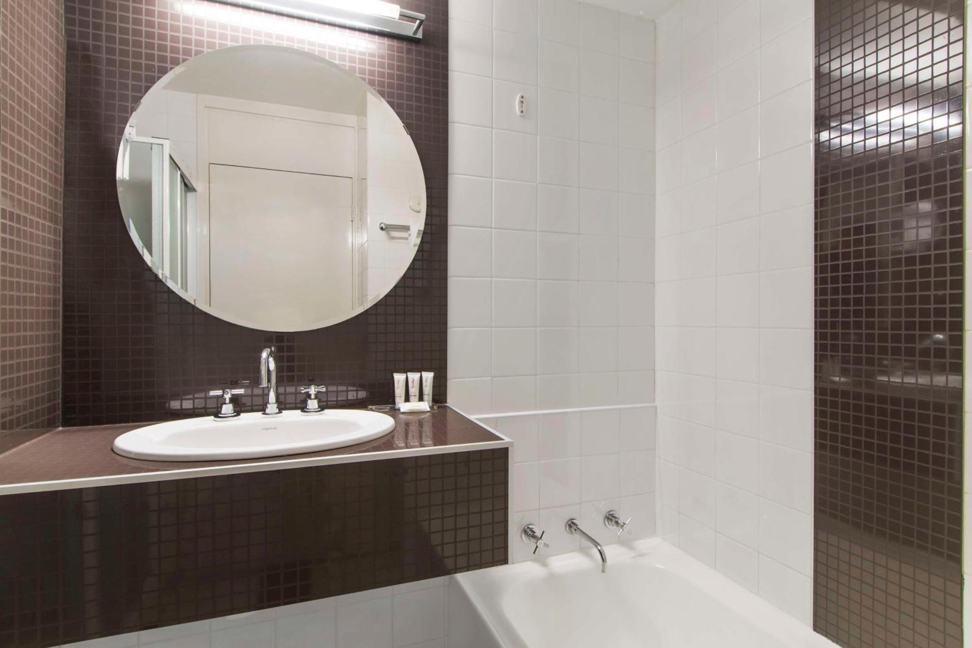 Metro Hotel 4*