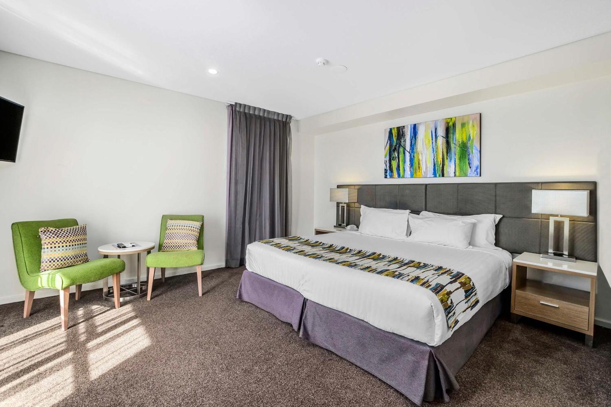 Metro Hotel 4*