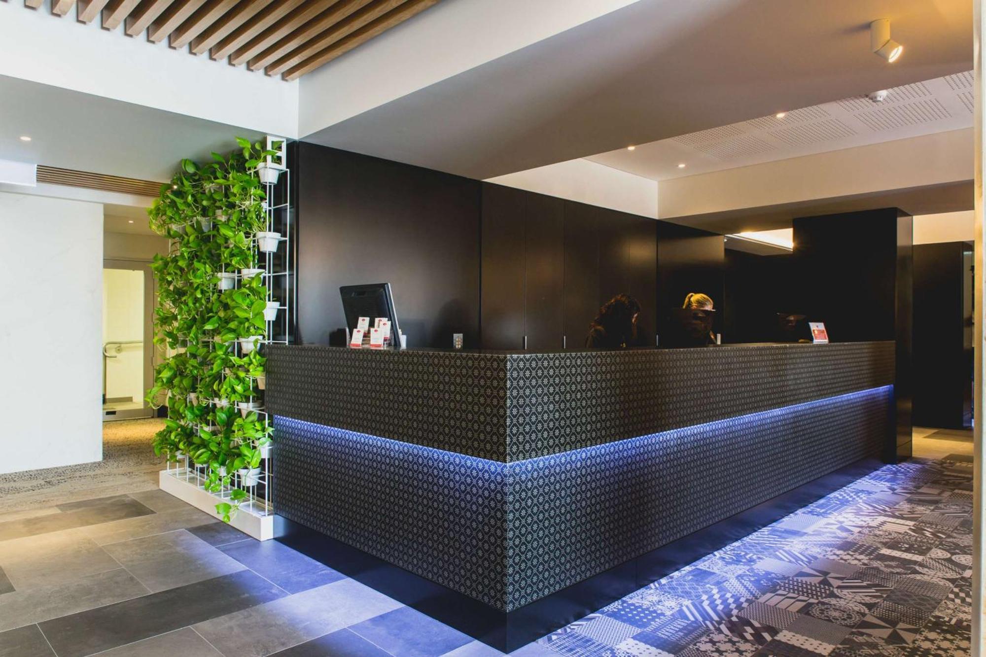Metro Hotel