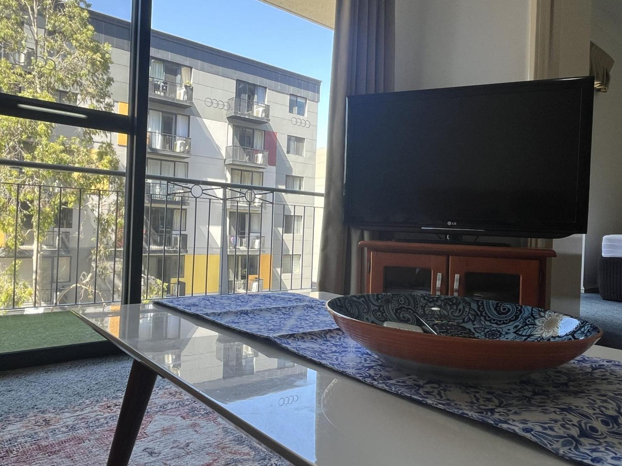 14 Roomy Restrelax Eastperth 2brparking Apartment
