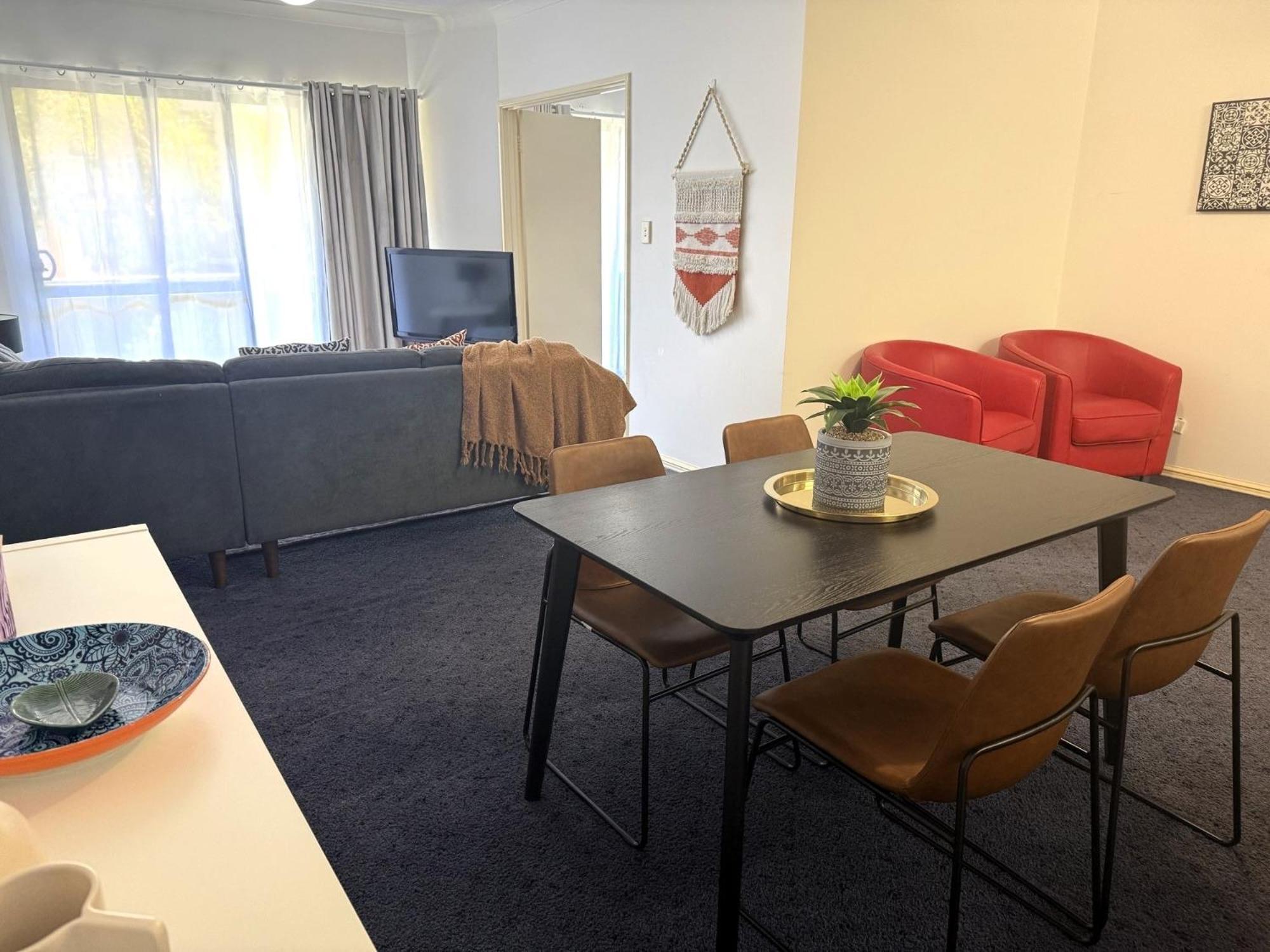 14 Roomy Restrelax Eastperth 2brparking Apartment