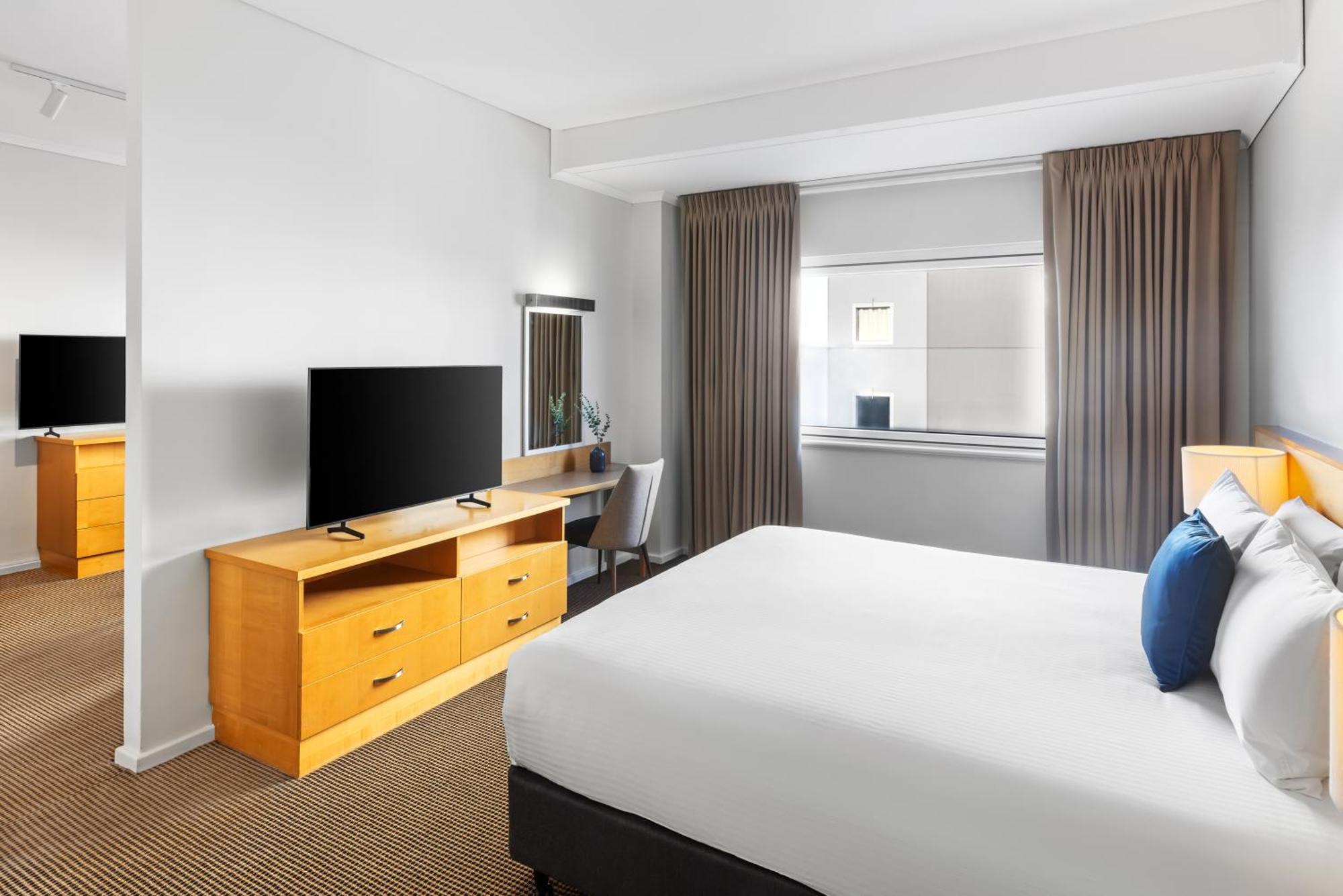 Novotel Langley Hotel 4*