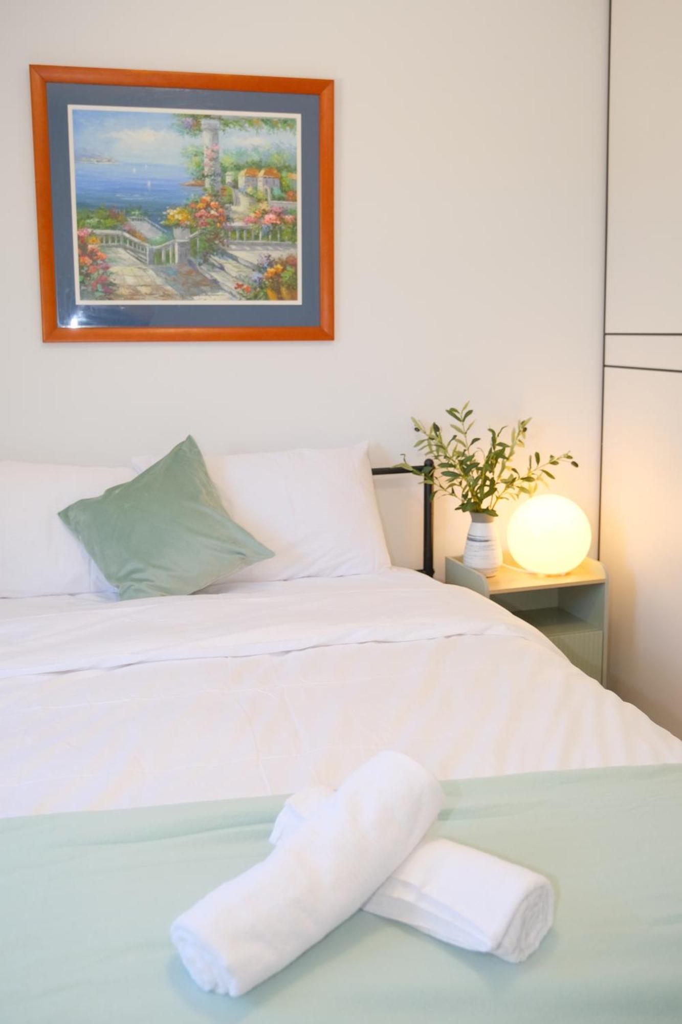 A3 Airportretreat - Full Kitchen, Biz & Leisure Holiday home *