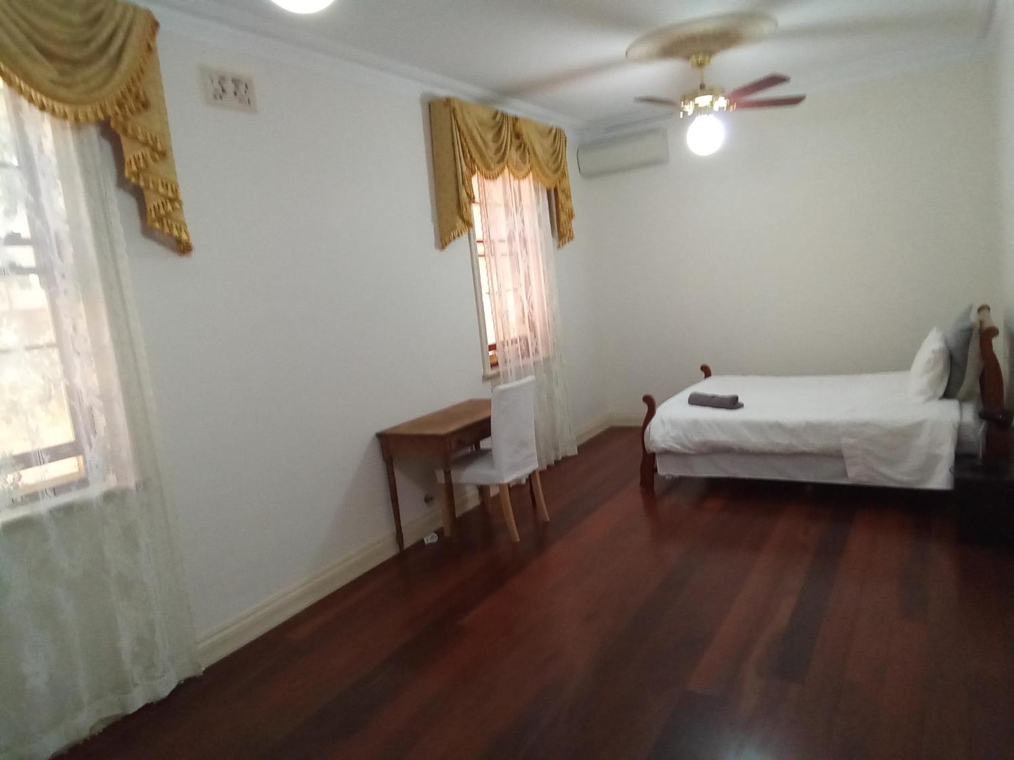 Quiet And Peaceful In With Free Parking Guest house