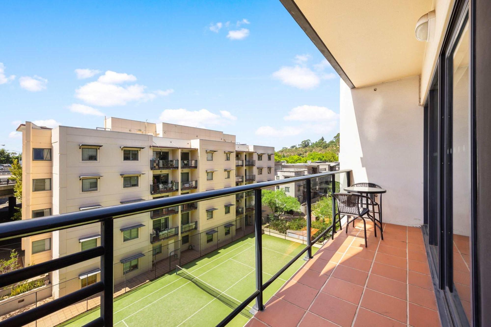 Views & Resort-style Living Pool Tennis & Parking Apartment Perth