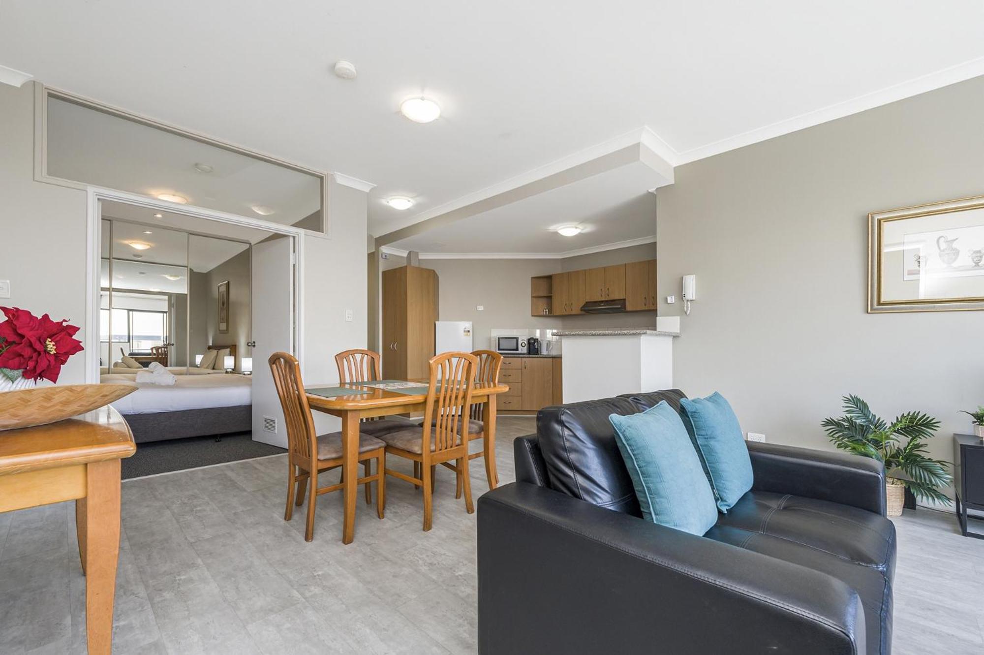 Apartment 2-bed With Pool & Gym