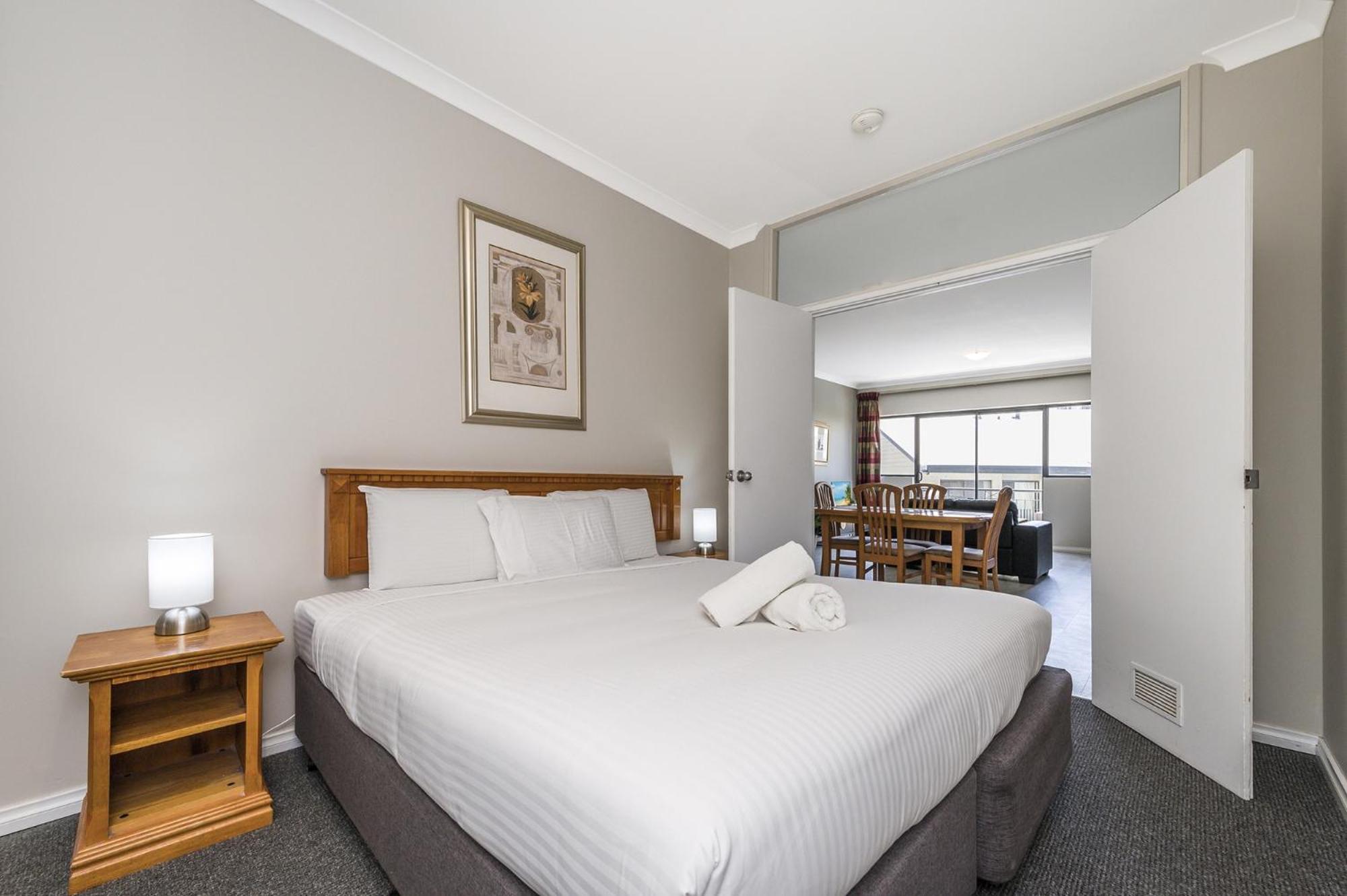 2-bed With Pool & Gym *