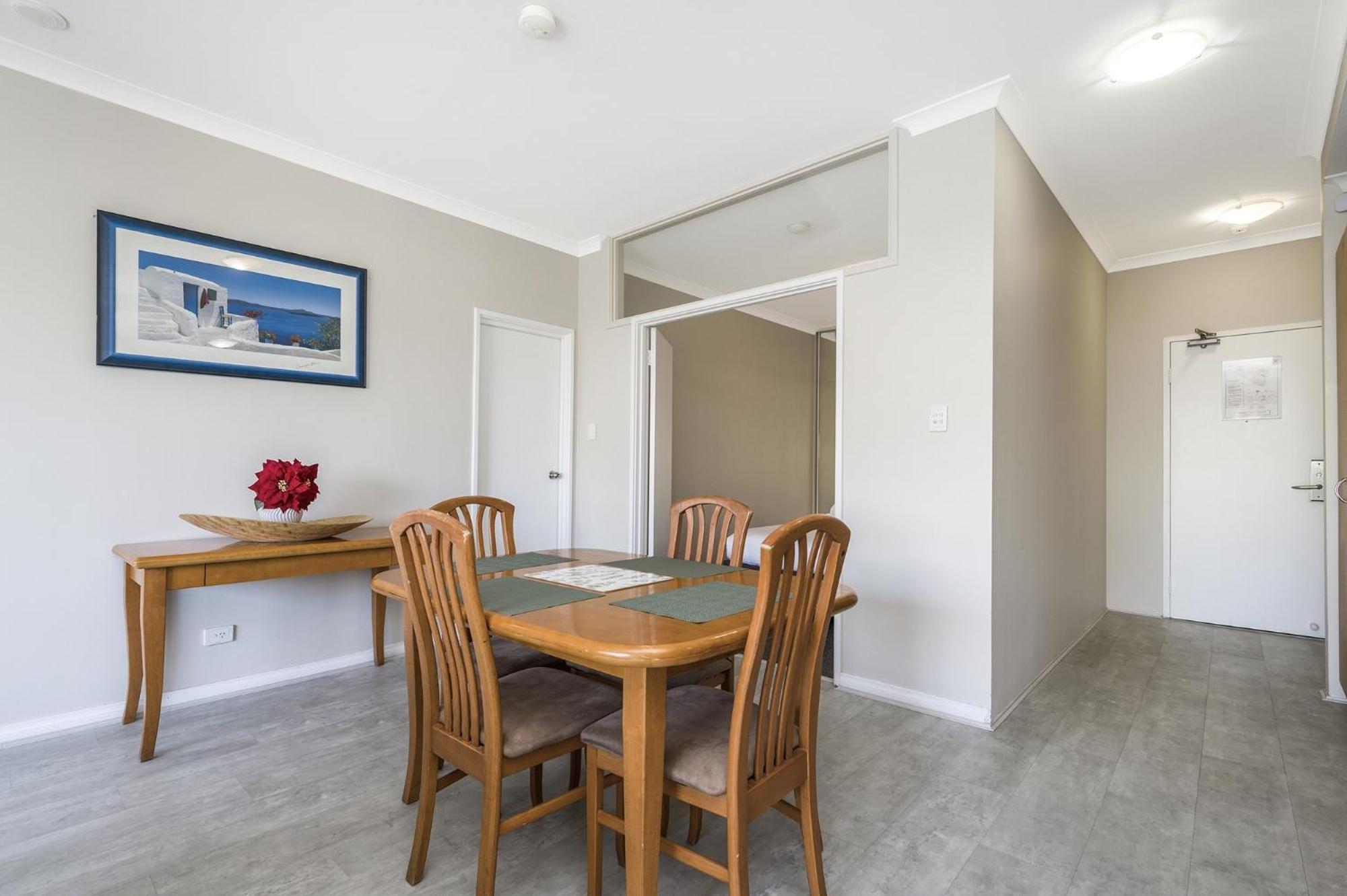 2-bed With Pool & Gym Apartment