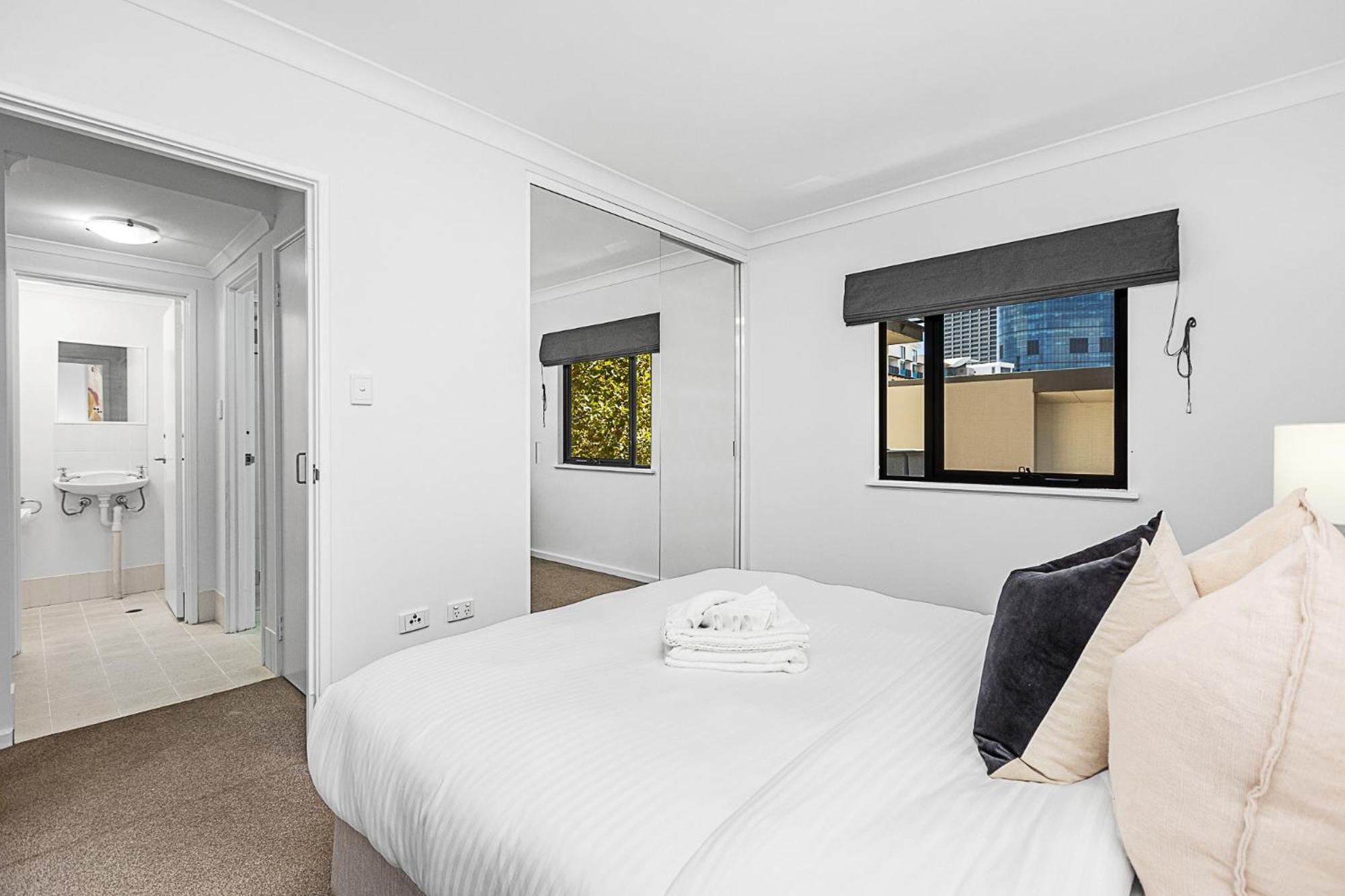 Luxe Modern Retreat Designer In Apartemen