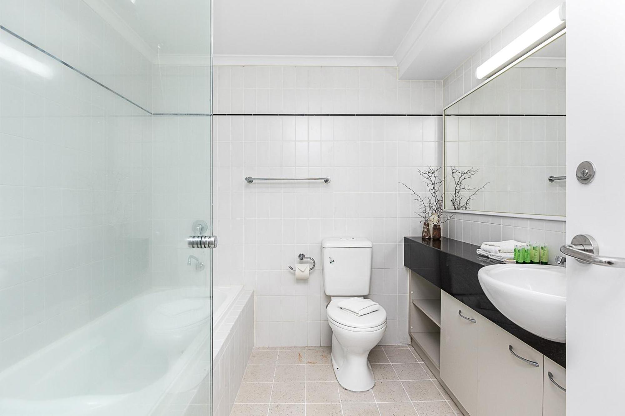 Luxe Modern Retreat Designer In Apartemen