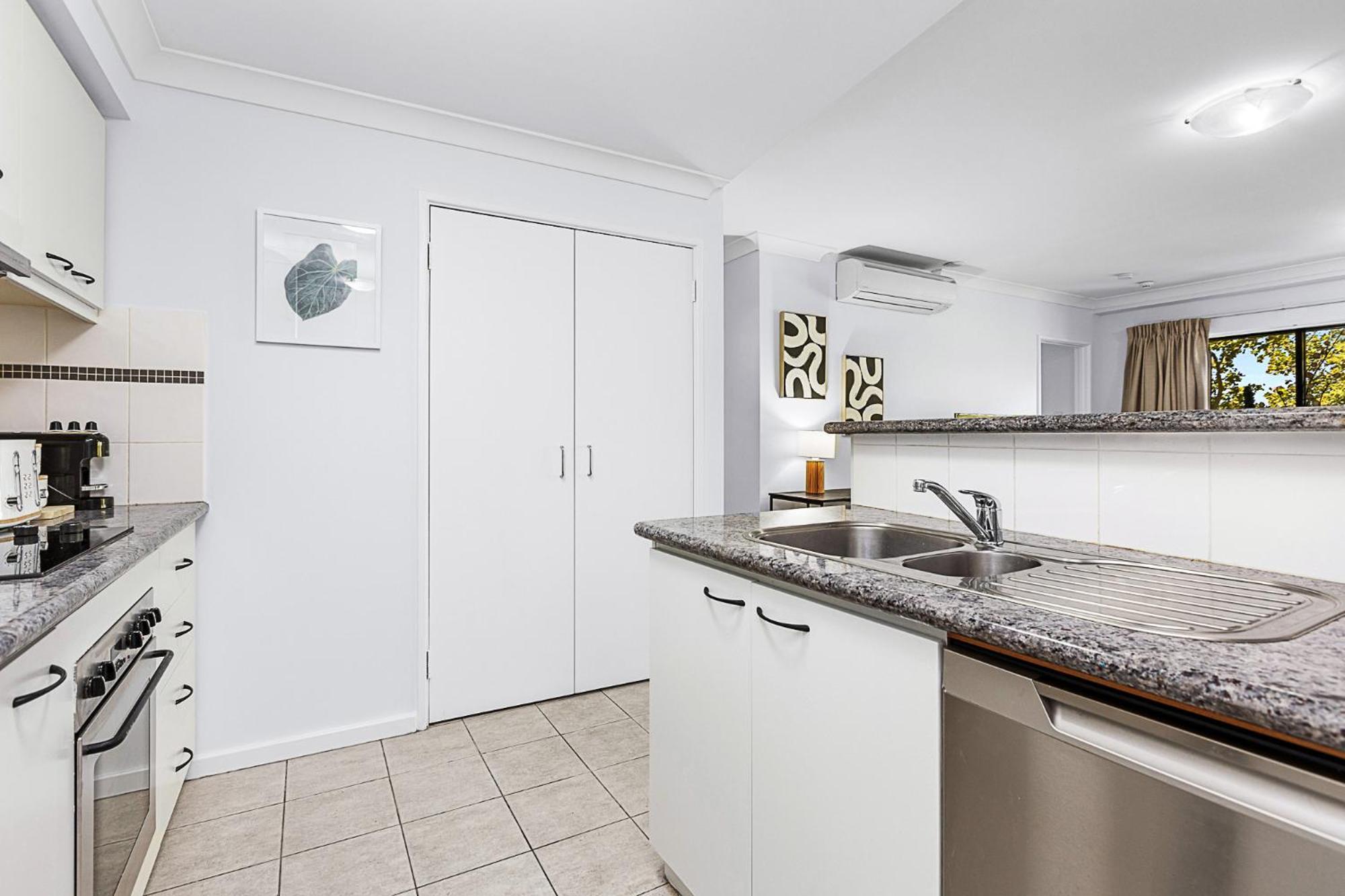 Luxe Modern Retreat Designer In Apartemen *