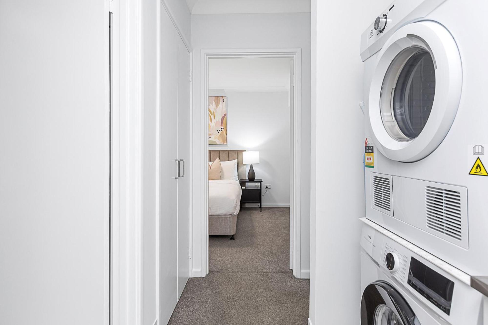 Luxe Modern Retreat Designer In Apartemen Perth