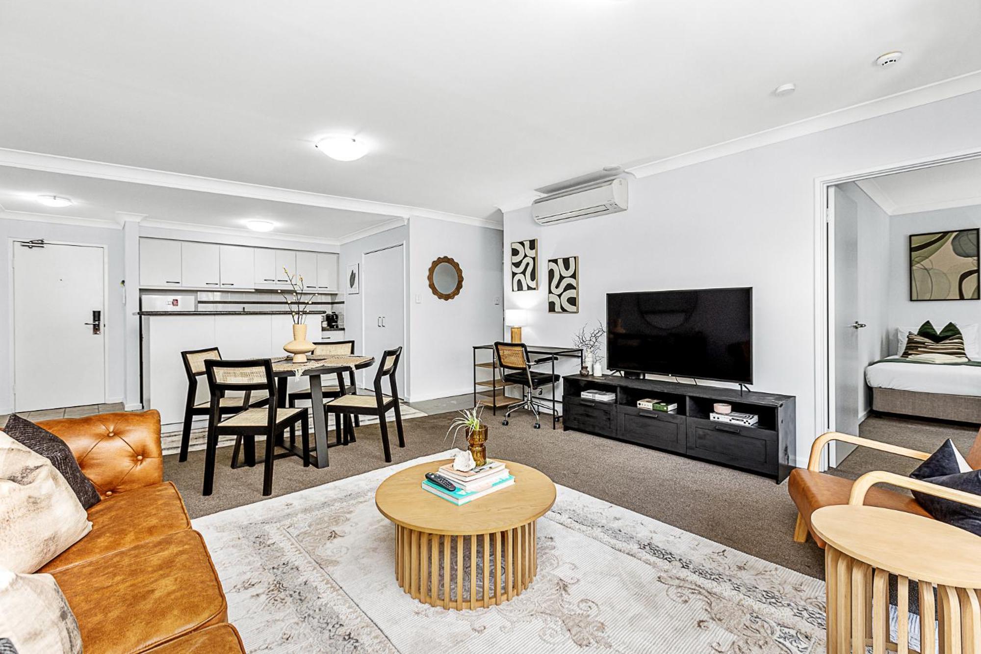 Luxe Modern Retreat Designer In Apartemen
