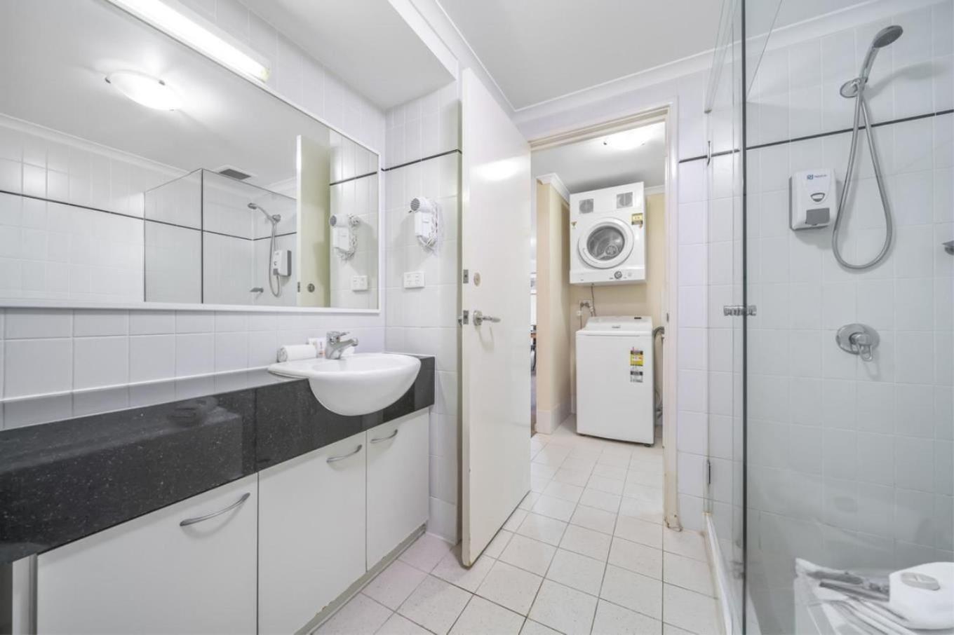 Luxe Modern Retreat Designer In Apartemen
