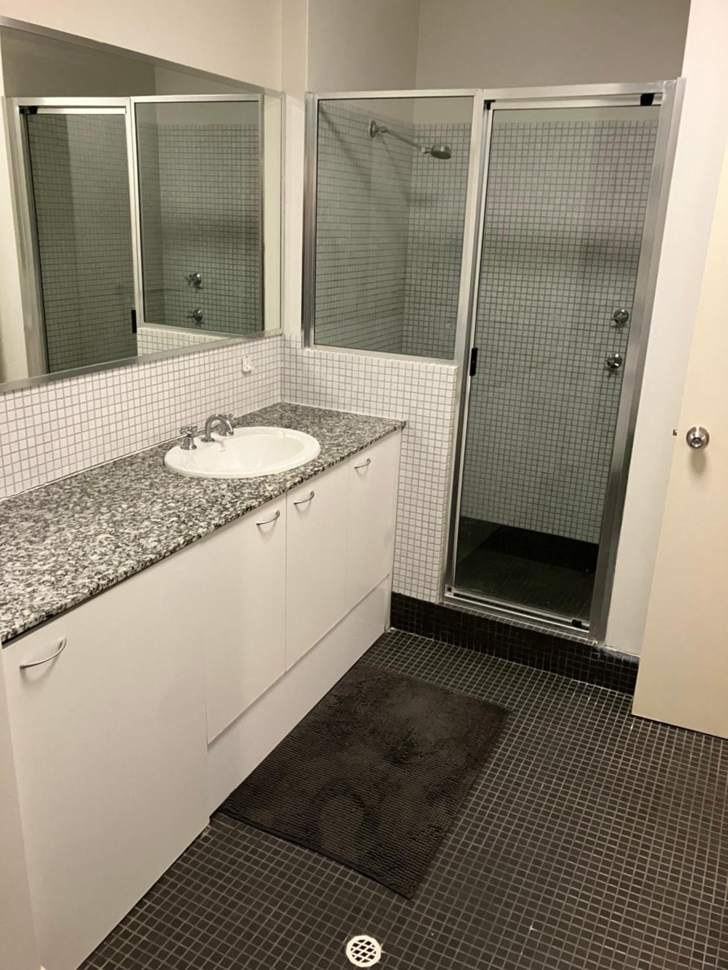 Great Place In Cbd - 2 Bedrooms * Perth