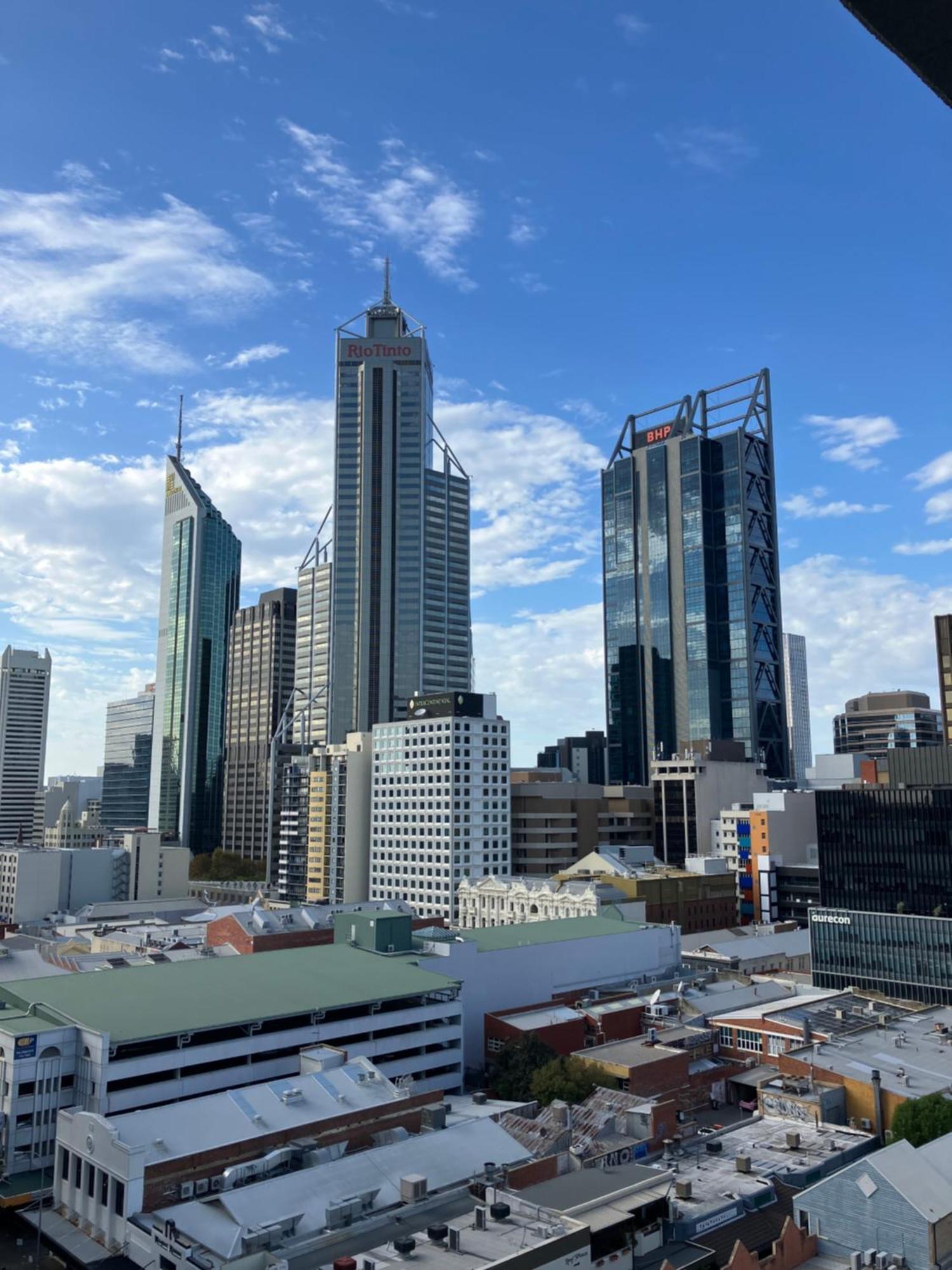 Great Place In Cbd - 2 Bedrooms Apartment *