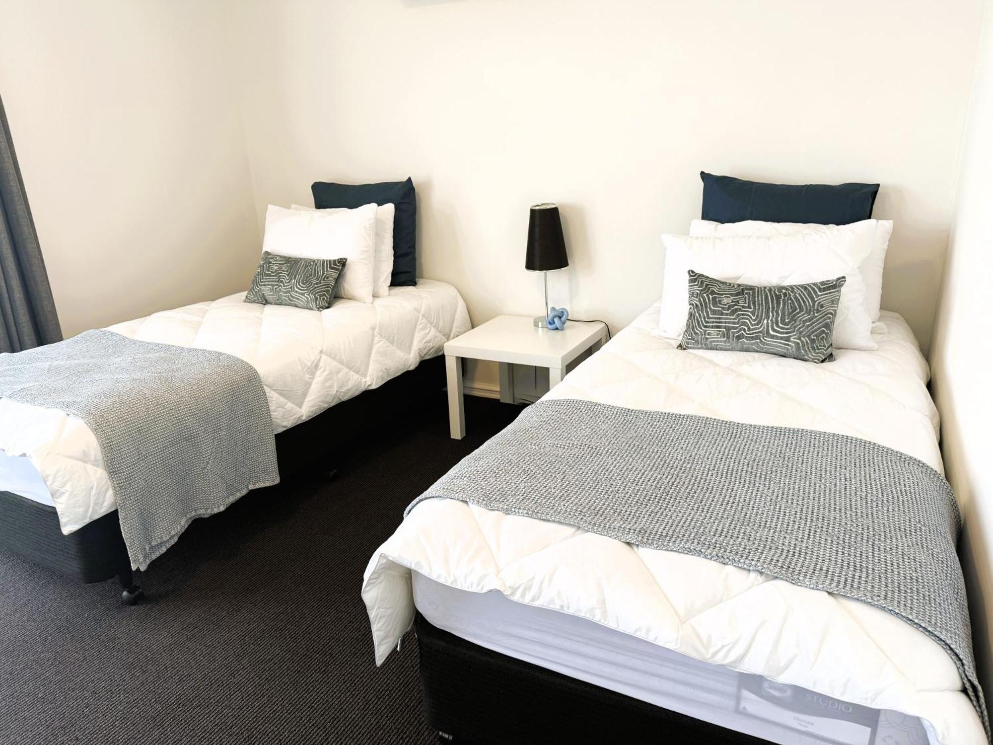 64 Sweeping Views Eastperth 2br Poolpkg * Perth