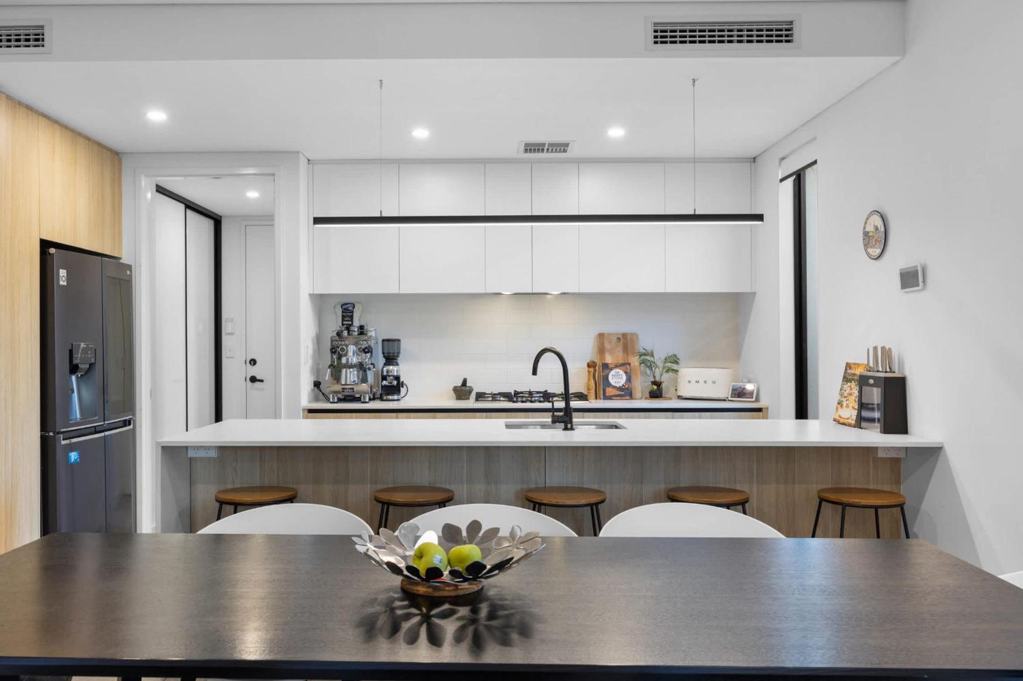 Stylish Mount Lawley Retreat Walk To Beaufort Street Perth