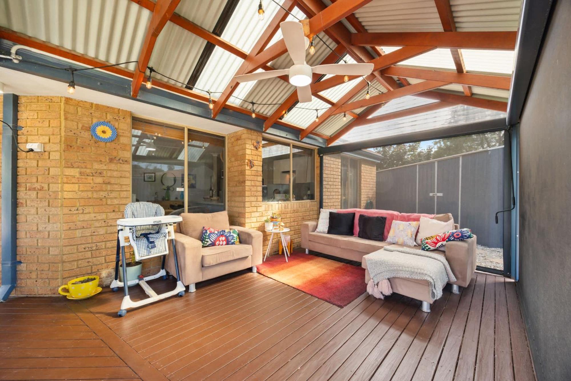 Relaxed Coastal Living With Poolside Bliss - Mullaloo Holiday home *