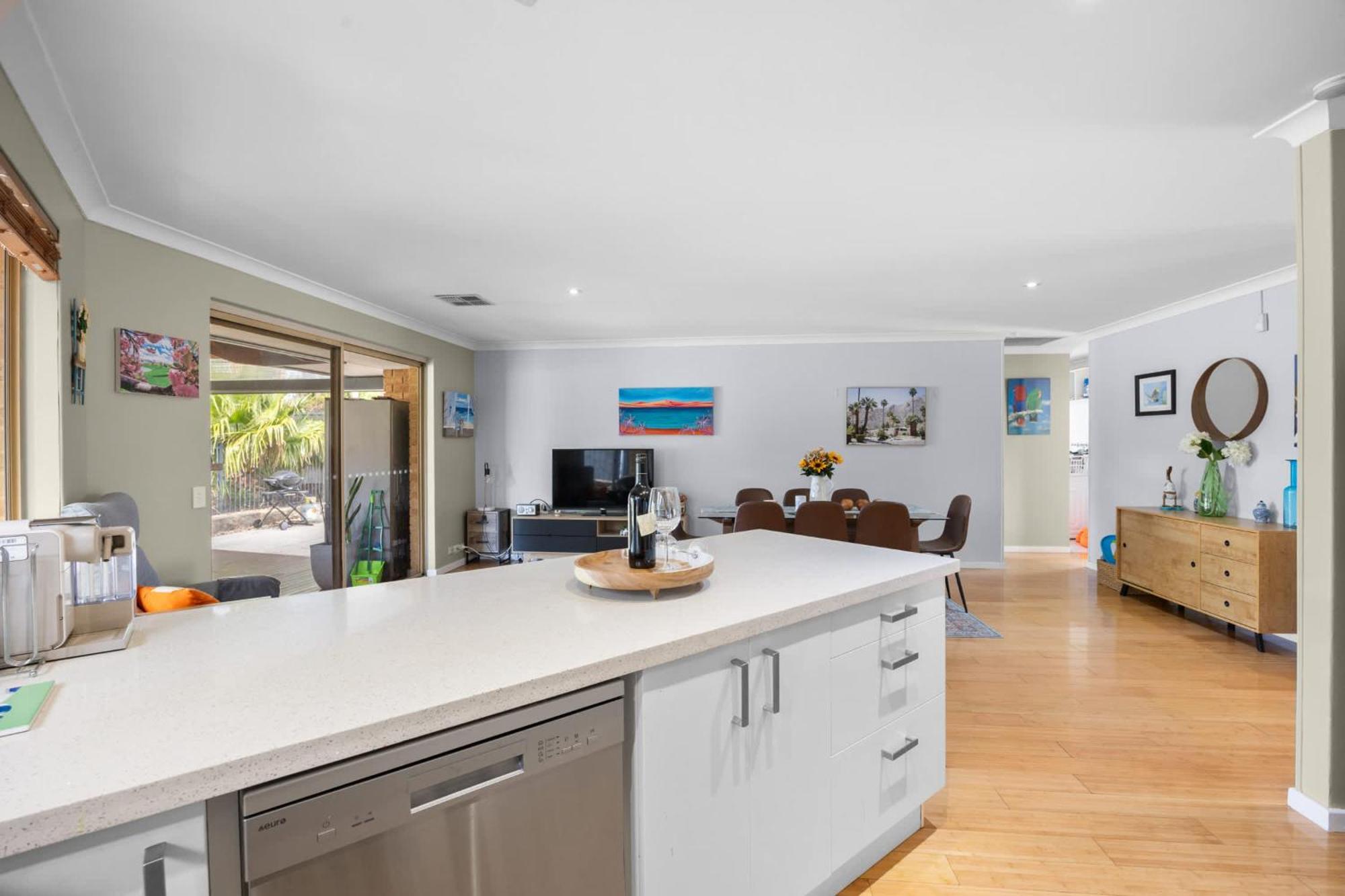 Holiday home Relaxed Coastal Living With Poolside Bliss - Mullaloo