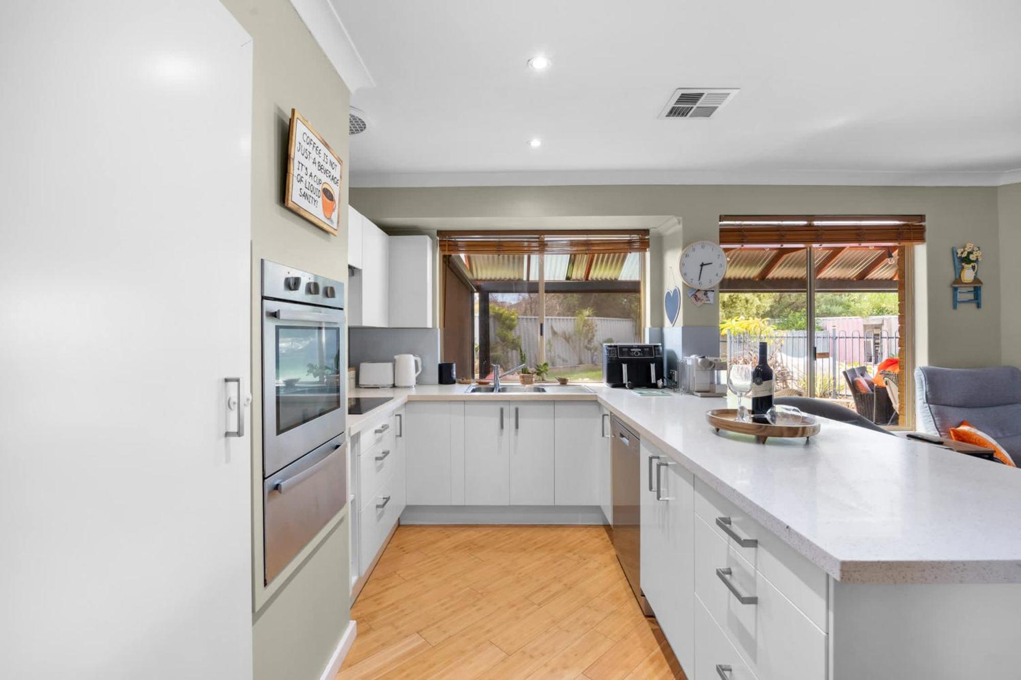 Holiday home Relaxed Coastal Living With Poolside Bliss - Mullaloo