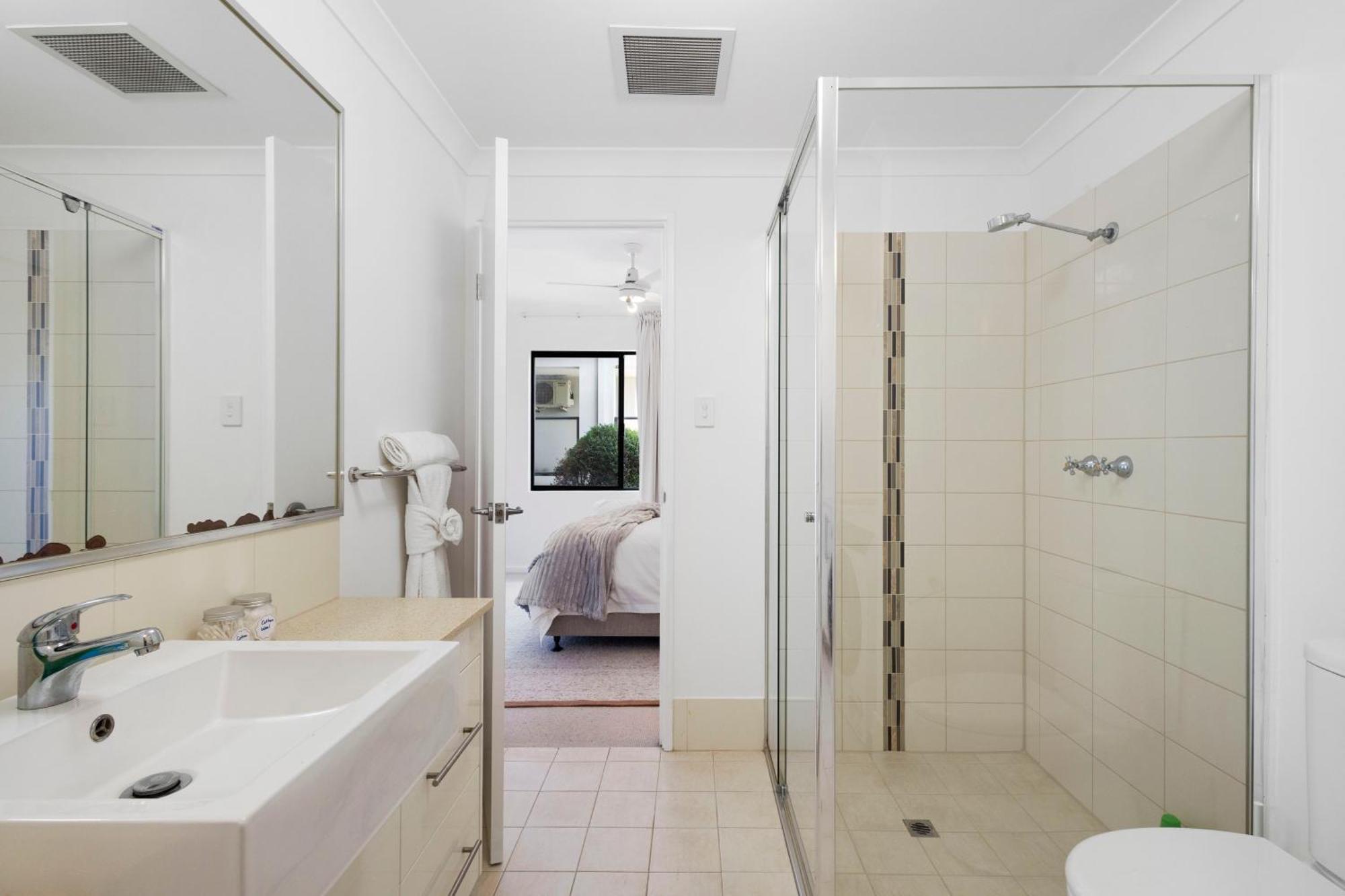 Perfect Location 2br 1bth - Beckenham Apartment