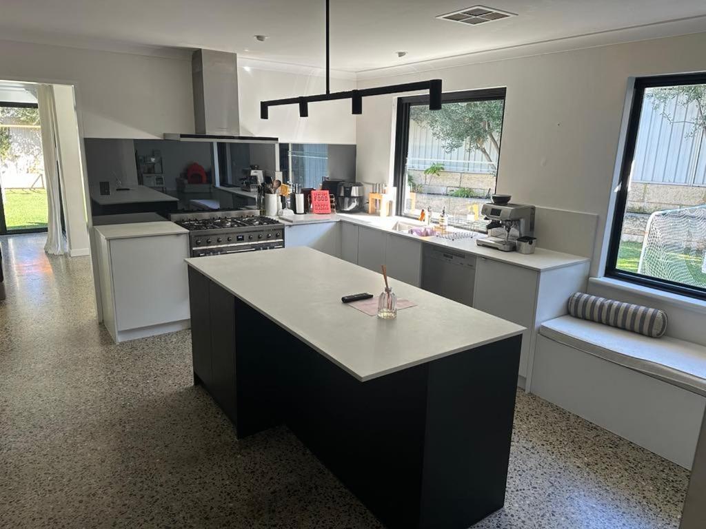 Westerly House - A Luxe Mullaloo Retreat Holiday home Perth