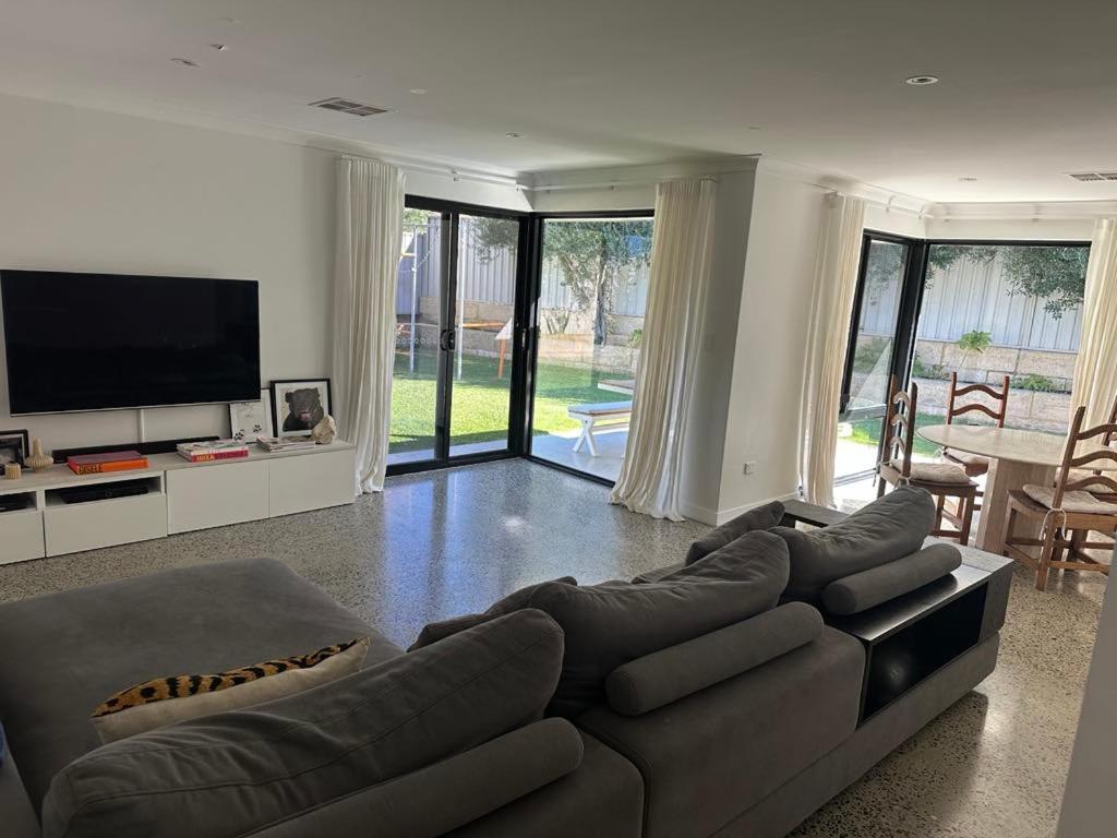 Holiday home Westerly House - A Luxe Mullaloo Retreat Perth