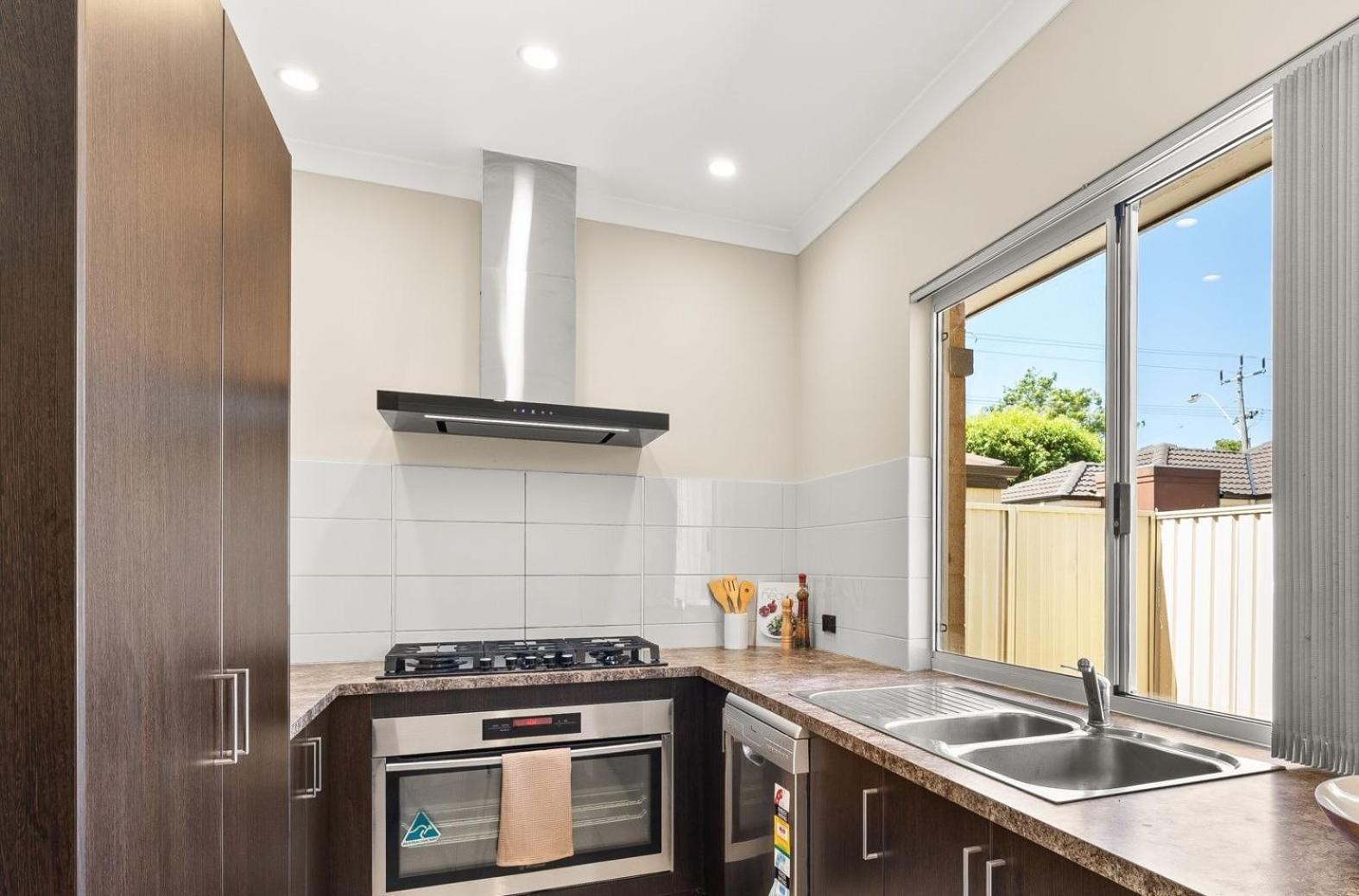 78 Modern Comforts Quiet Charm 3br 2ba Parking *