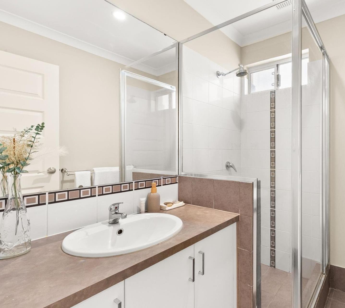 78 Modern Comforts Quiet Charm 3br 2ba Parking