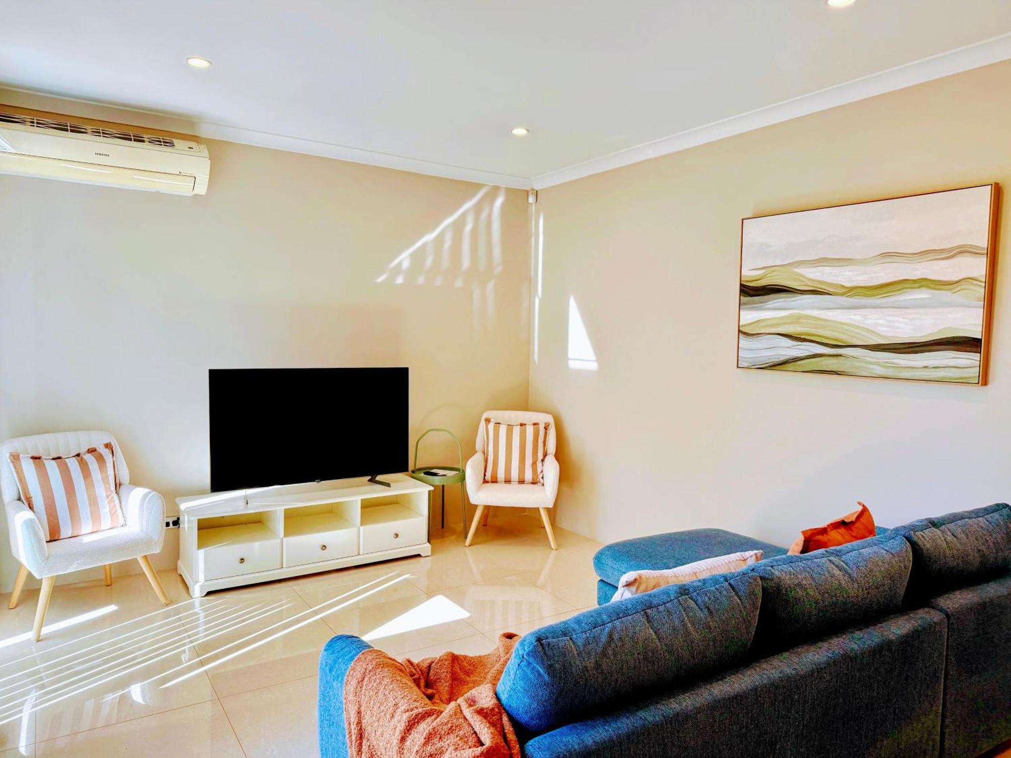 78 Modern Comforts Quiet Charm 3br 2ba Parking *