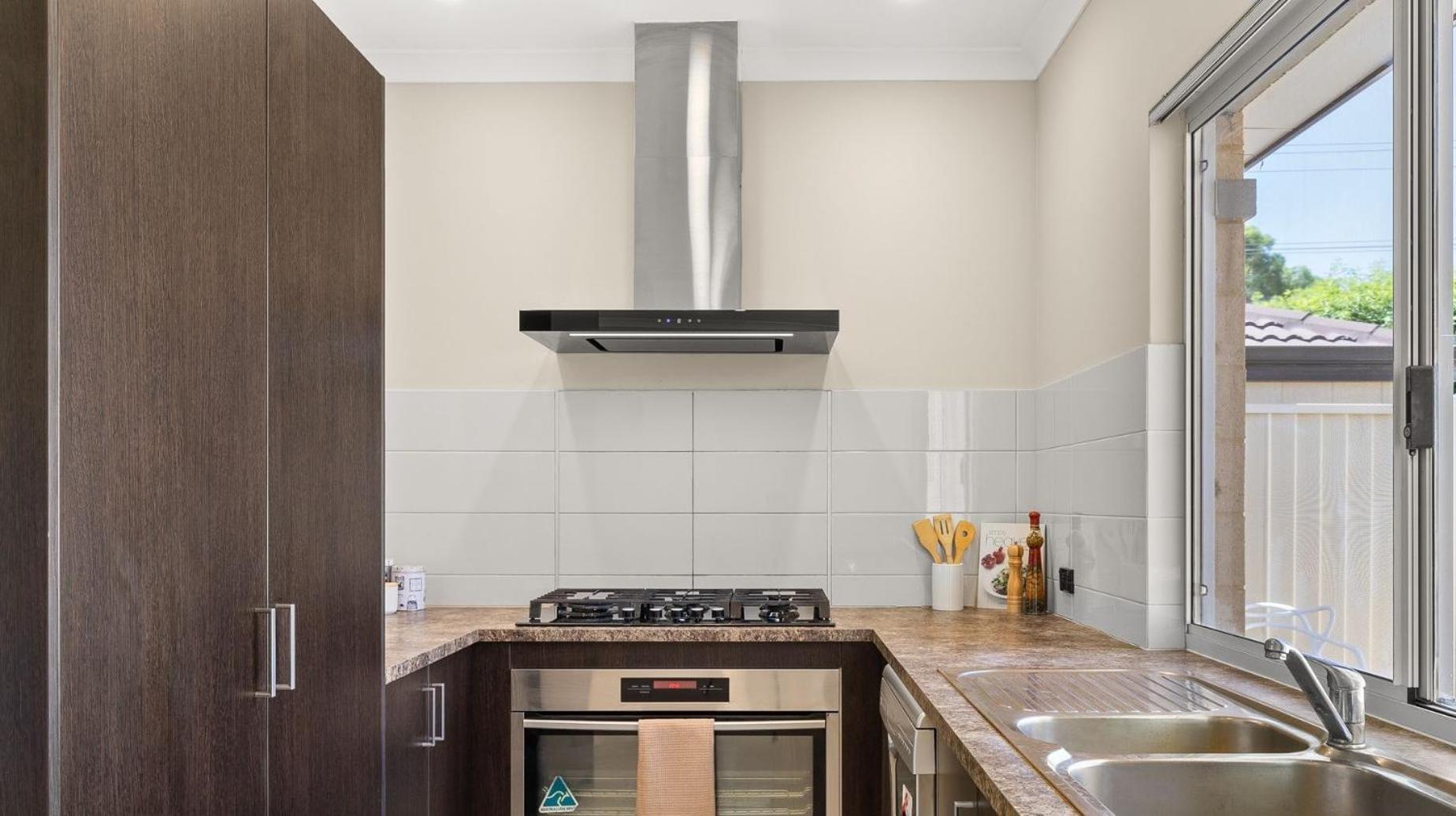 Villa 78 Modern Comforts Quiet Charm 3br 2ba Parking