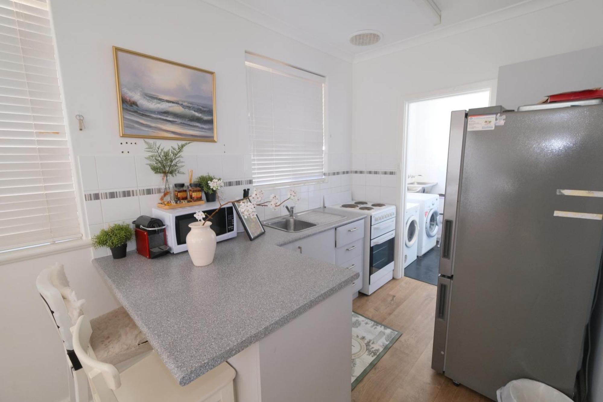 Relaxing Two-bedroom Retreat Near The Airport *