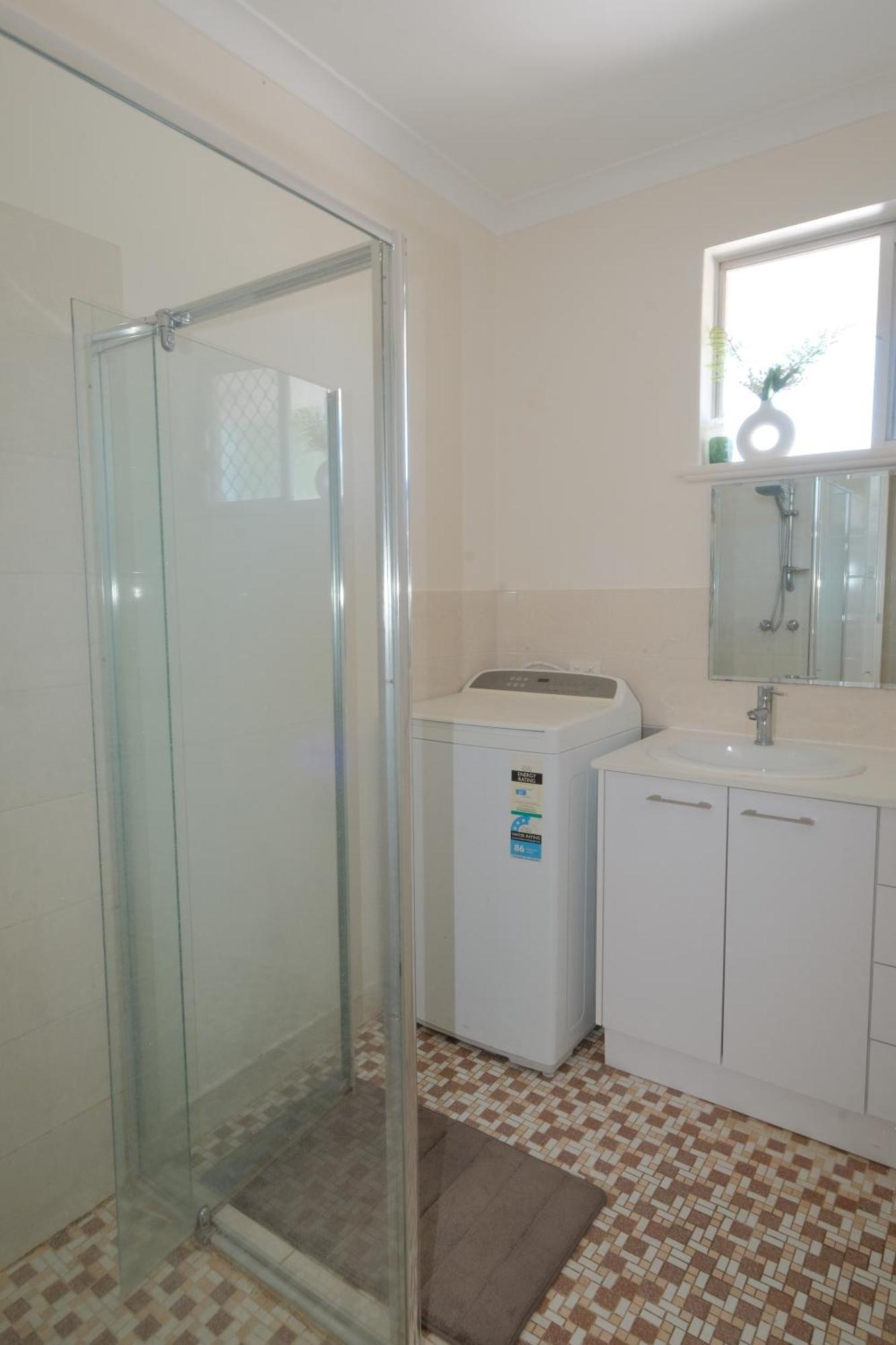 Relaxing Two-bedroom Retreat Near The Airport