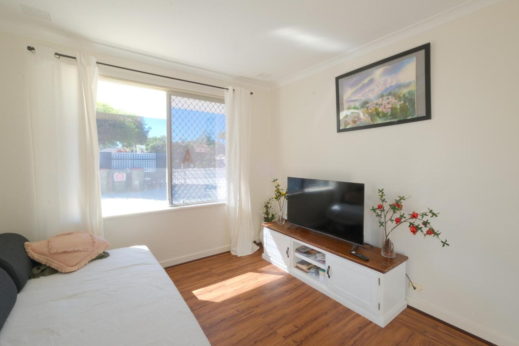 Relaxing Two-bedroom Retreat Near The Airport Bahay bakasyunan *