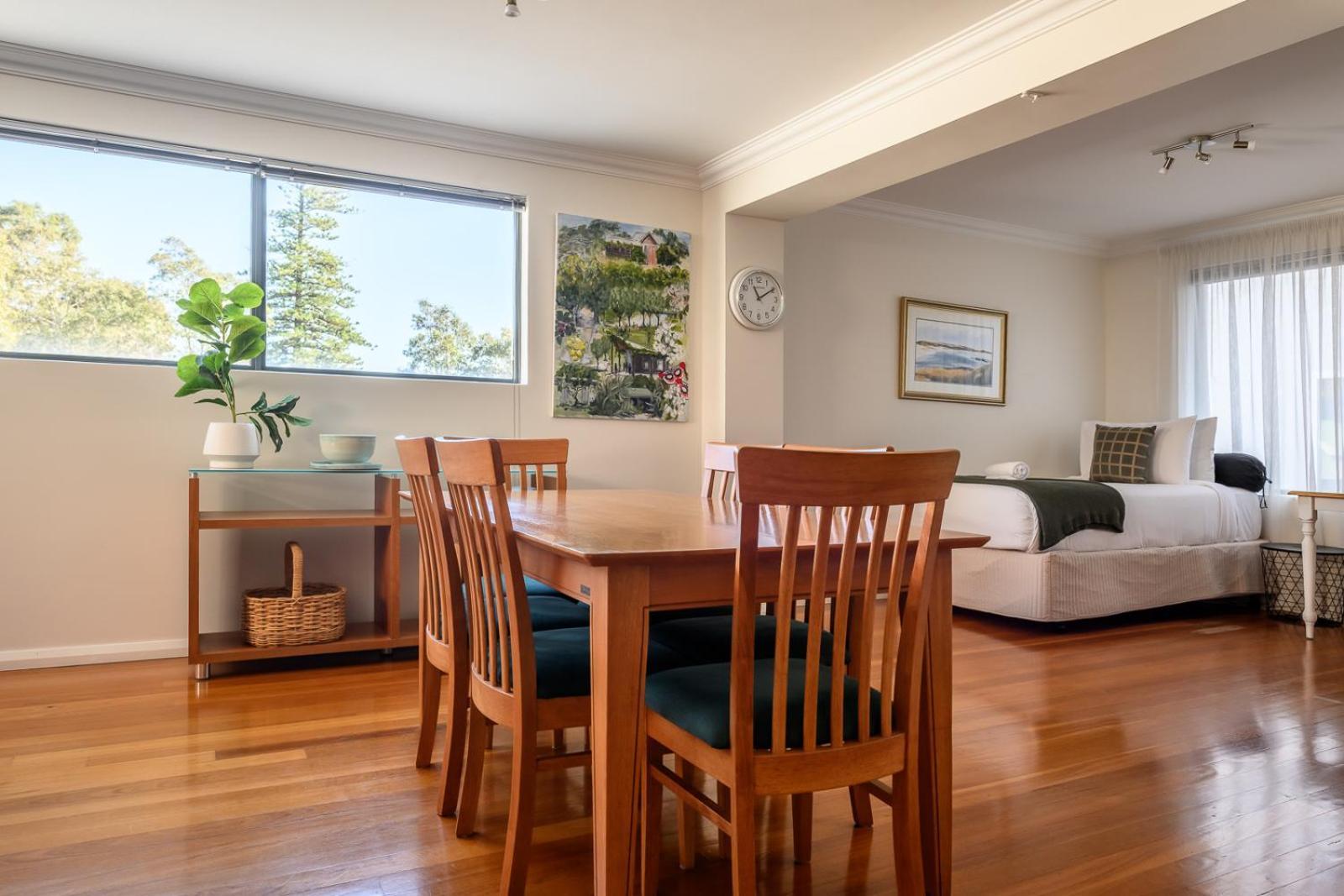 Apartment 10 Tranquil Charm West 2br Parking *