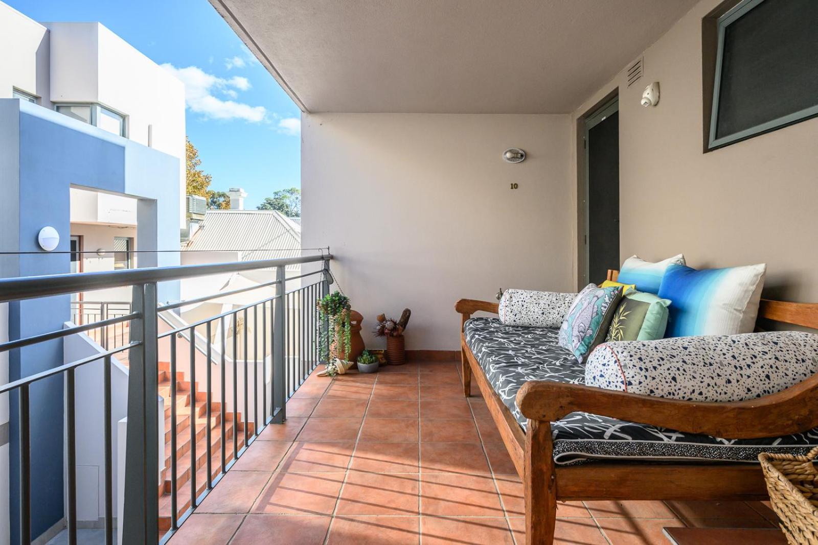 10 Tranquil Charm West 2br Parking Apartment