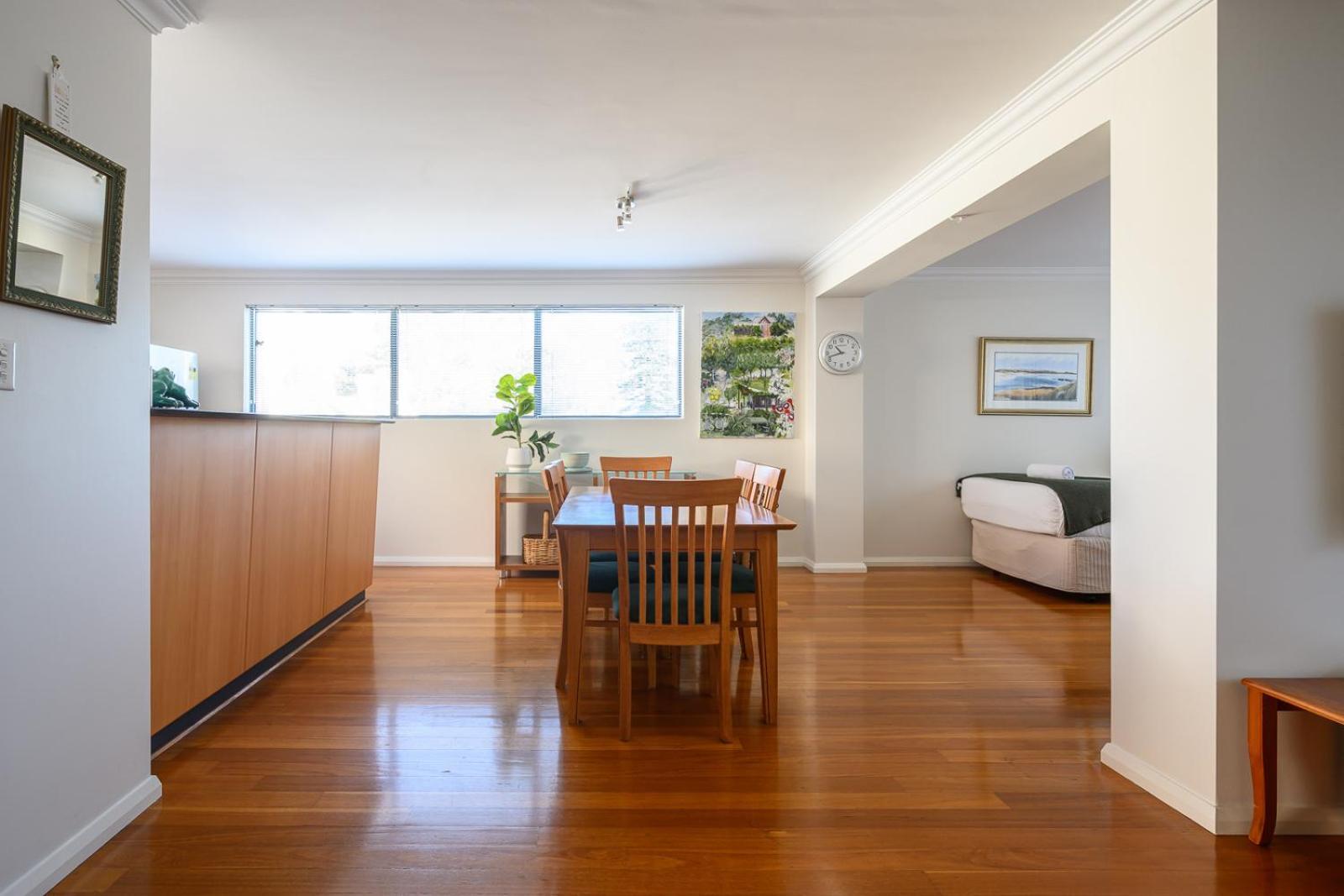 Apartment 10 Tranquil Charm West 2br Parking Perth