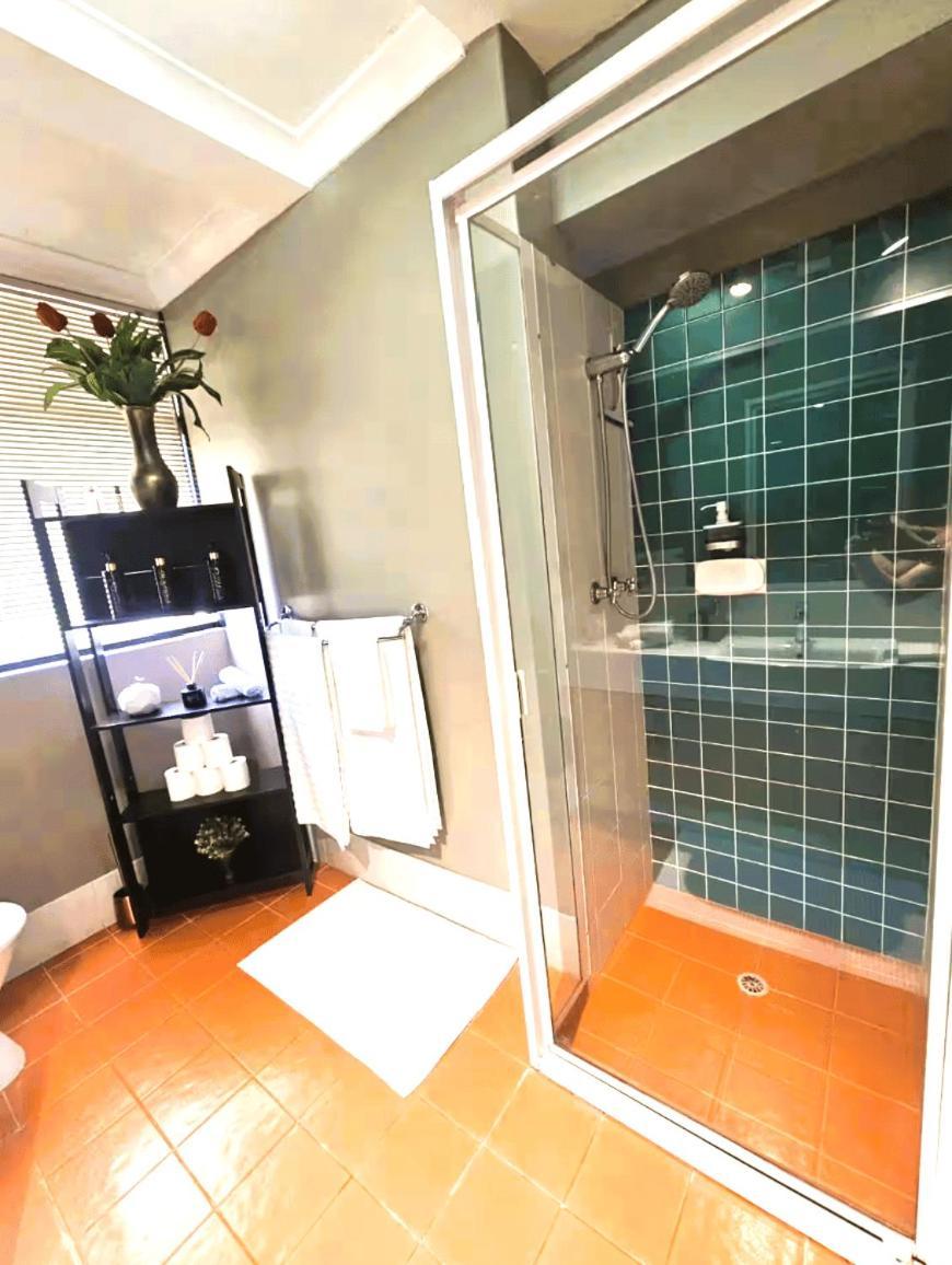 206 South Secret Sanctuary1br-prkg *