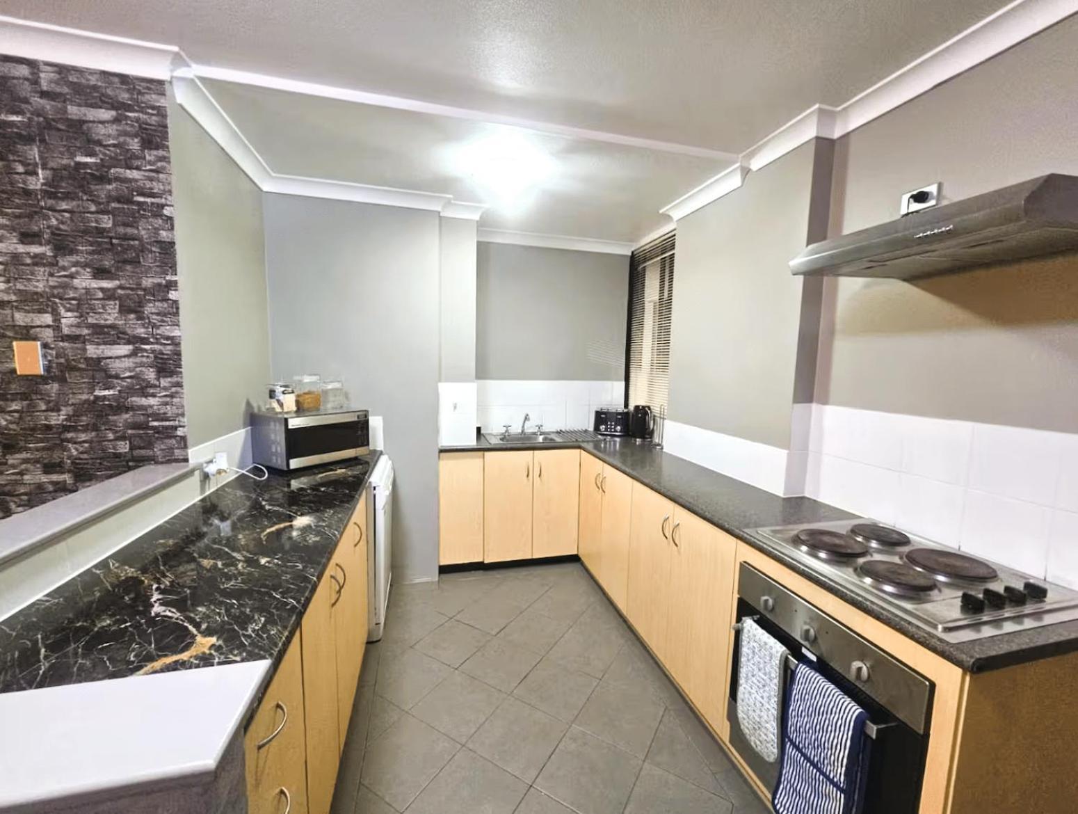 206 South Secret Sanctuary1br-prkg