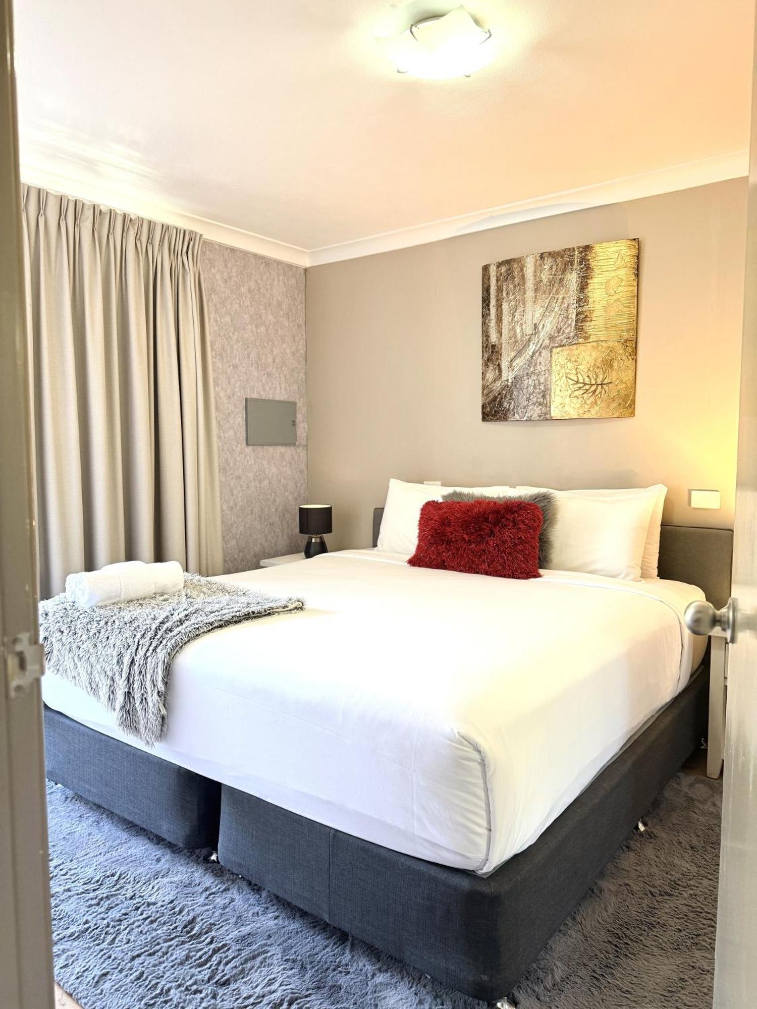 206 South Secret Sanctuary1br-prkg *